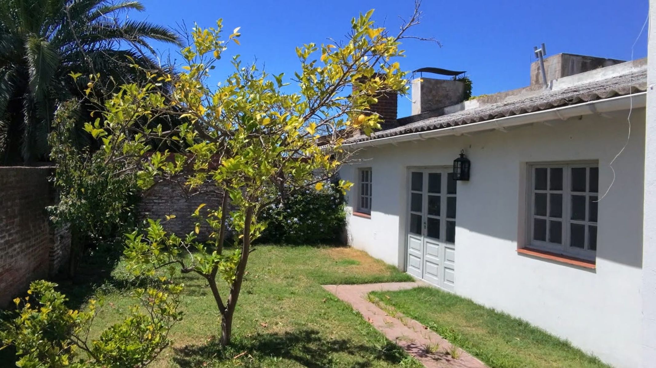 HERMOSA CASA CON 3 DORMITORIOS , A PASOS DEL CENTRO - 6
