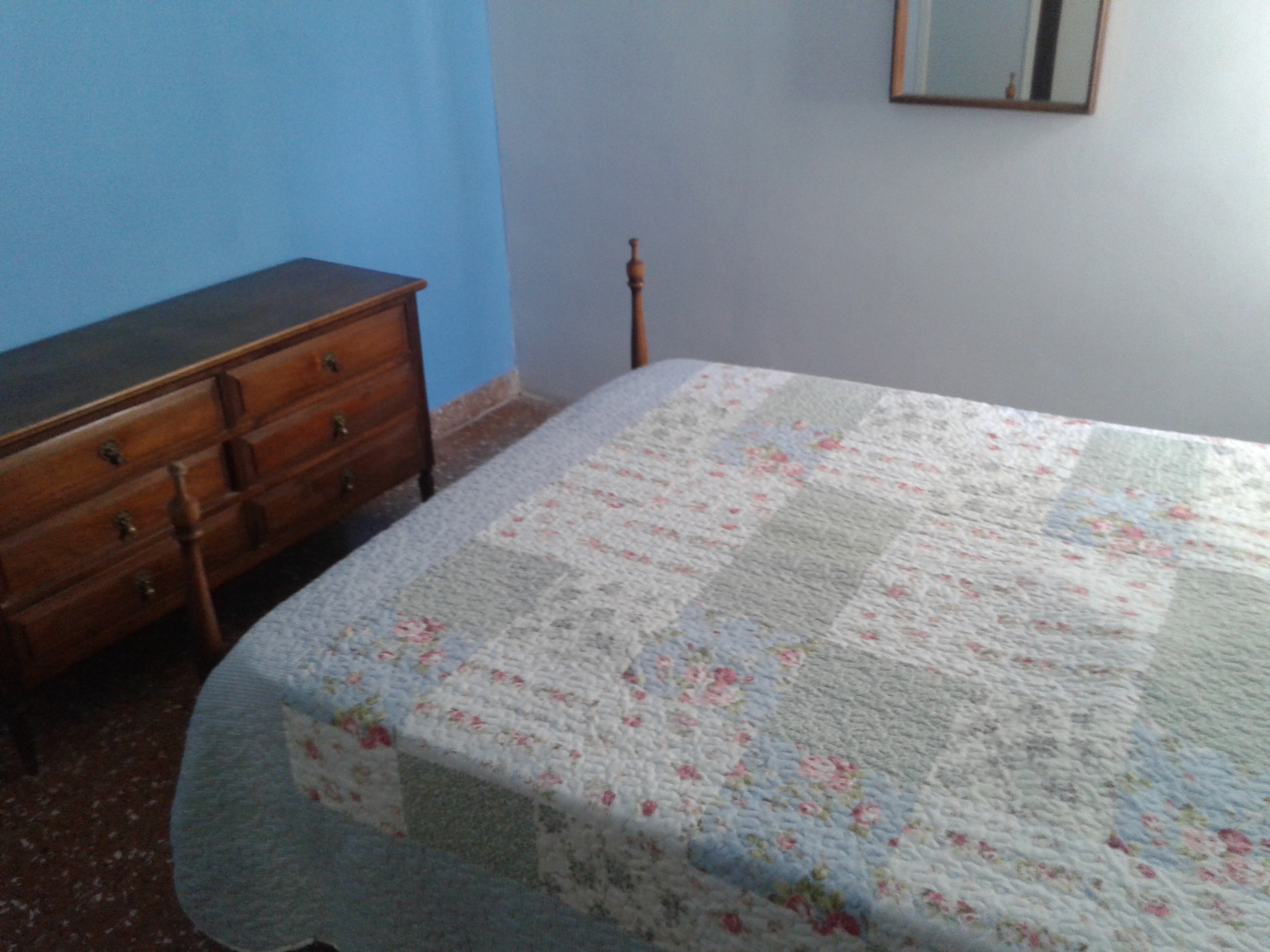departamento para 5 personas a una cuadra de la peatonal,con 2 dormitorios,baño,living-comedor,cocina,parrilla y cochera — foto 3