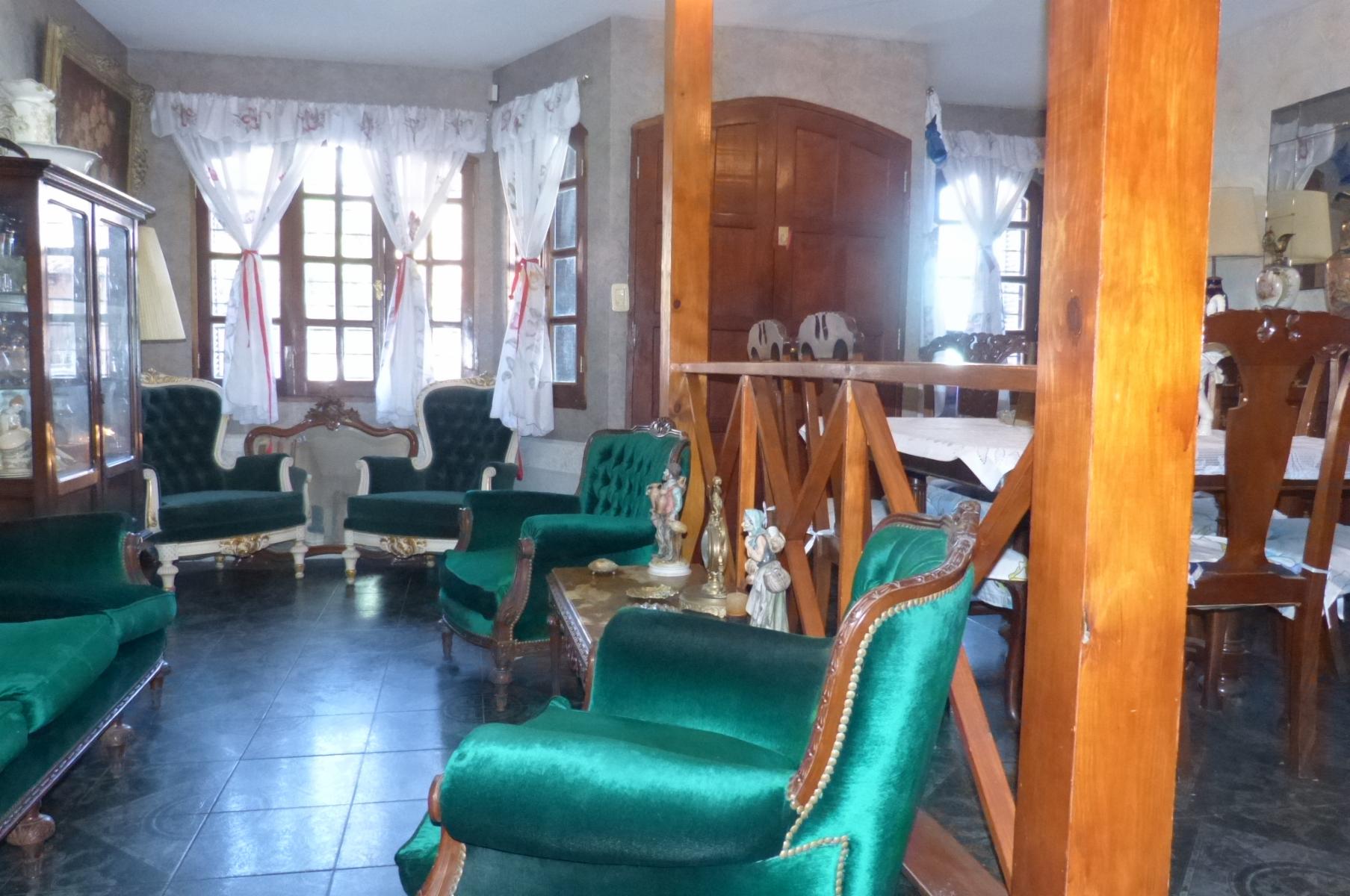 EXCELENTE CASA DE 6 AMBIENTES CON INMEJORABLE UBICACION. GRAN OPORTUNIDAD - 1