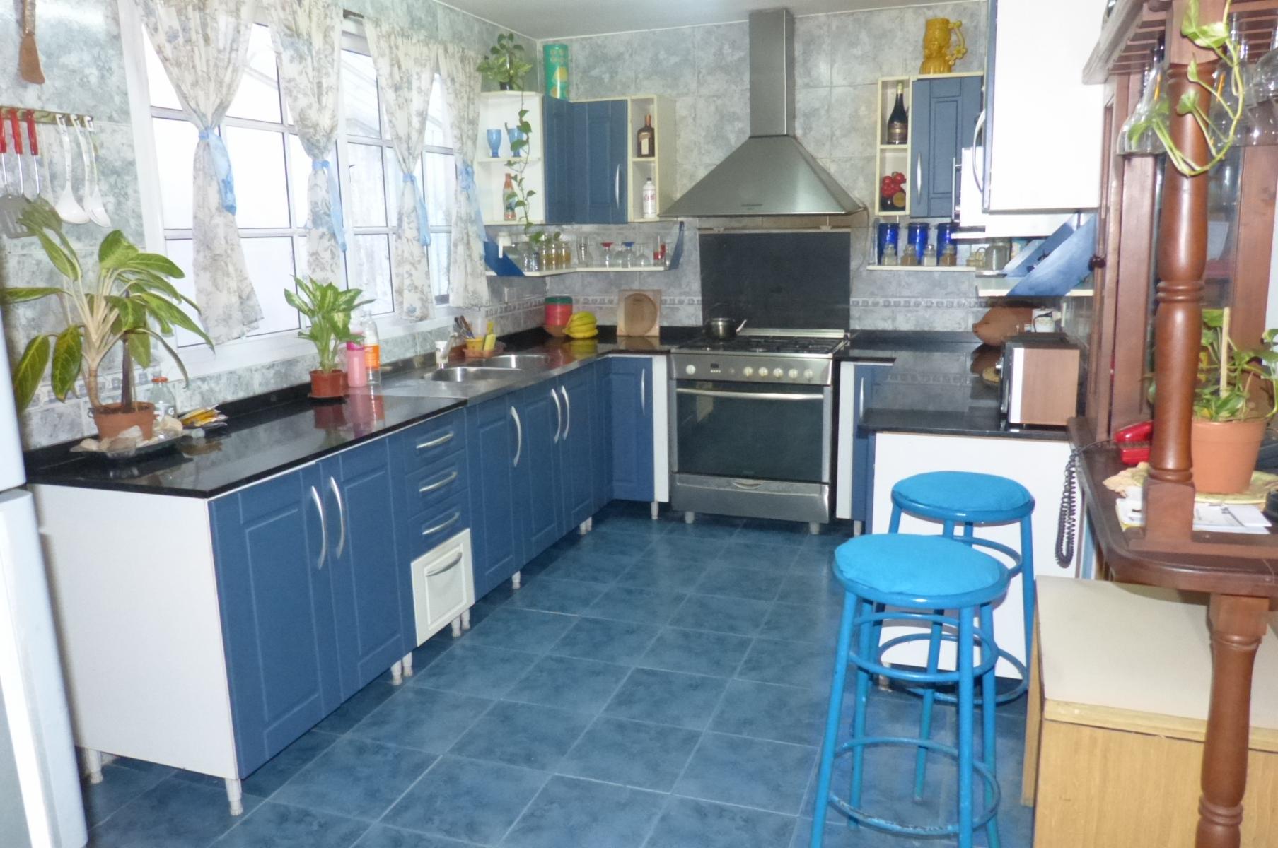 EXCELENTE CASA DE 6 AMBIENTES CON INMEJORABLE UBICACION. GRAN OPORTUNIDAD - 2