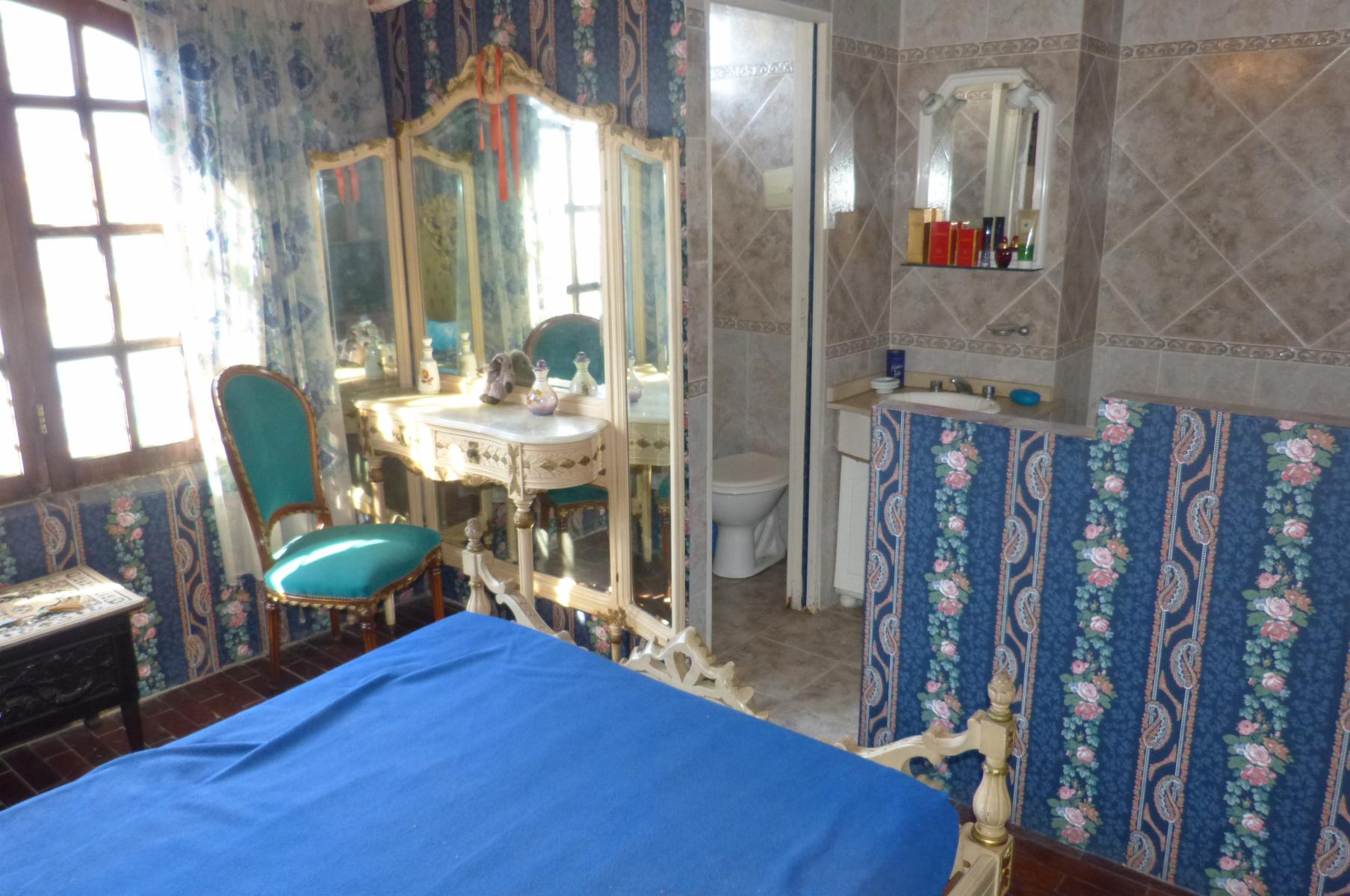 EXCELENTE CASA DE 6 AMBIENTES CON INMEJORABLE UBICACION. GRAN OPORTUNIDAD - 6