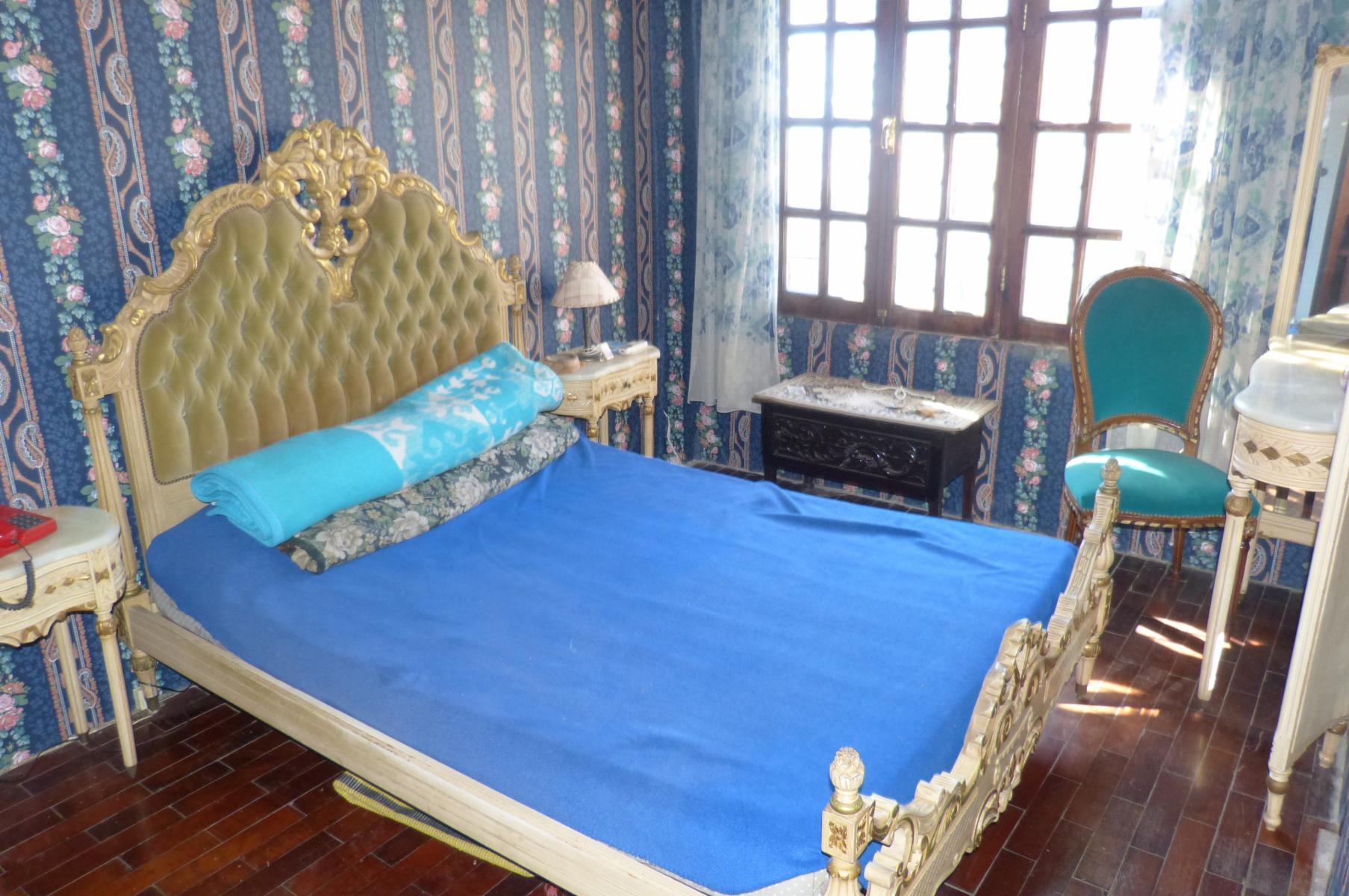 EXCELENTE CASA DE 6 AMBIENTES CON INMEJORABLE UBICACION. GRAN OPORTUNIDAD - 7