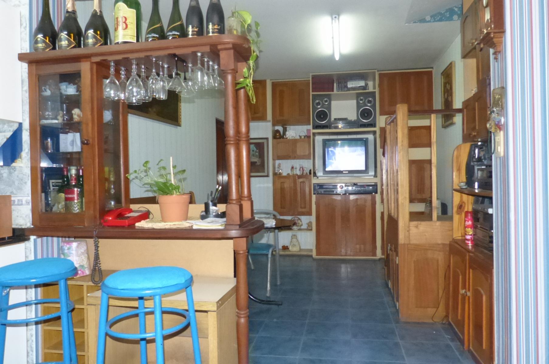 EXCELENTE CASA DE 6 AMBIENTES CON INMEJORABLE UBICACION. GRAN OPORTUNIDAD - 10