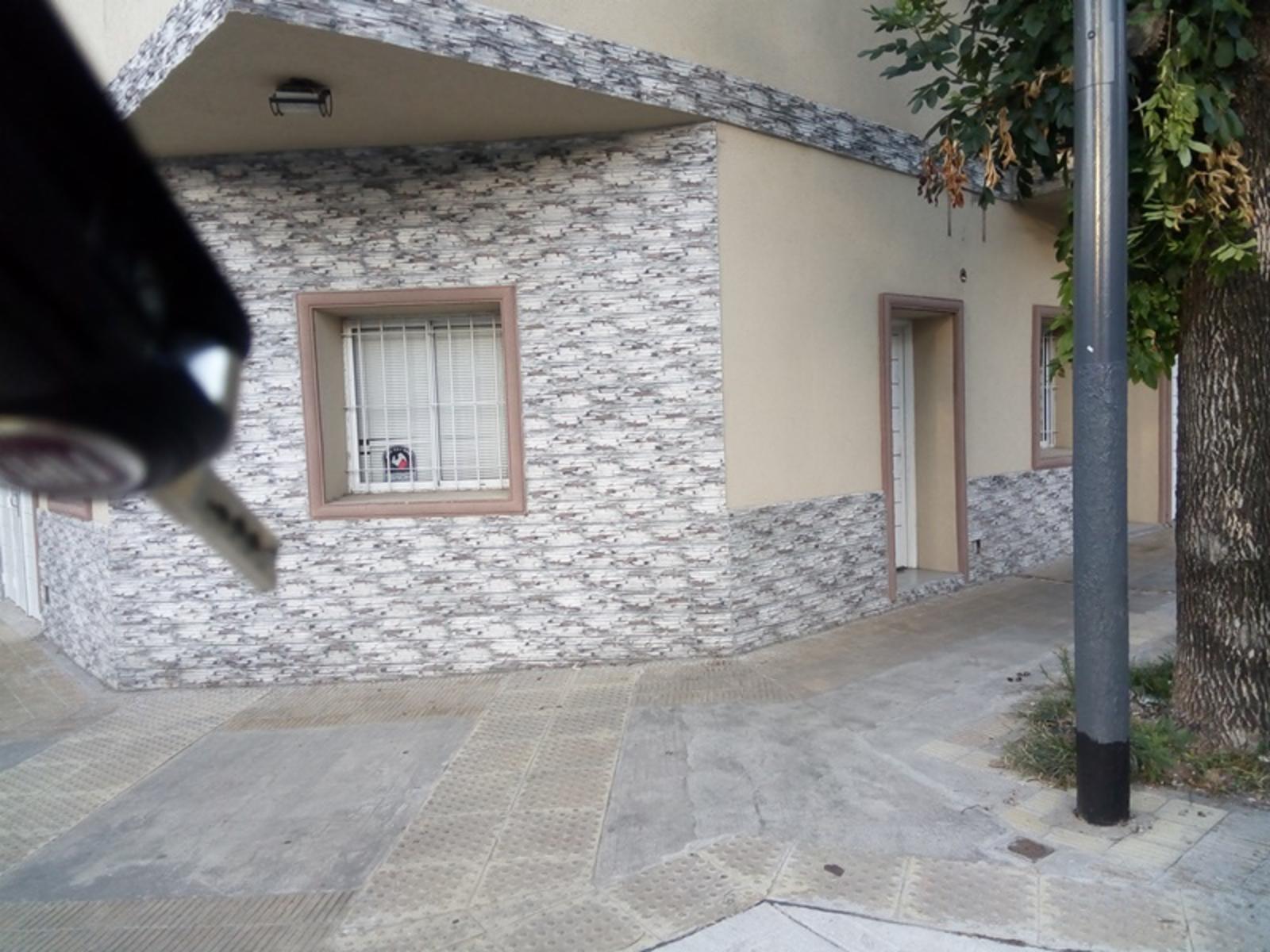 PH con Entrada Independiente Parece Una Casa - 1