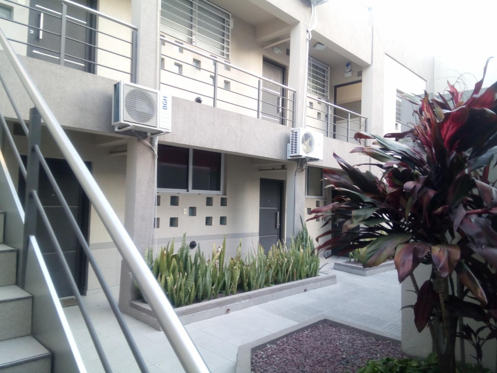 Departamento tipo casa en venta tres ambientes - 2