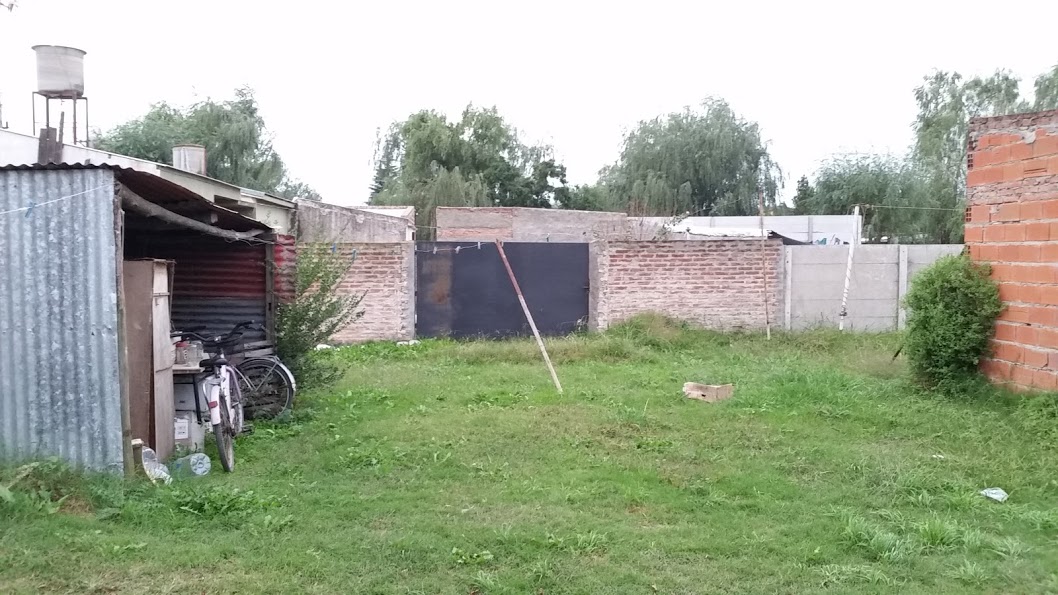 CASA EN VENTA EN BARRIO PECORELLI, SANTA FE ENTRE USUHAIA Y ACCESO ESPIL - 1