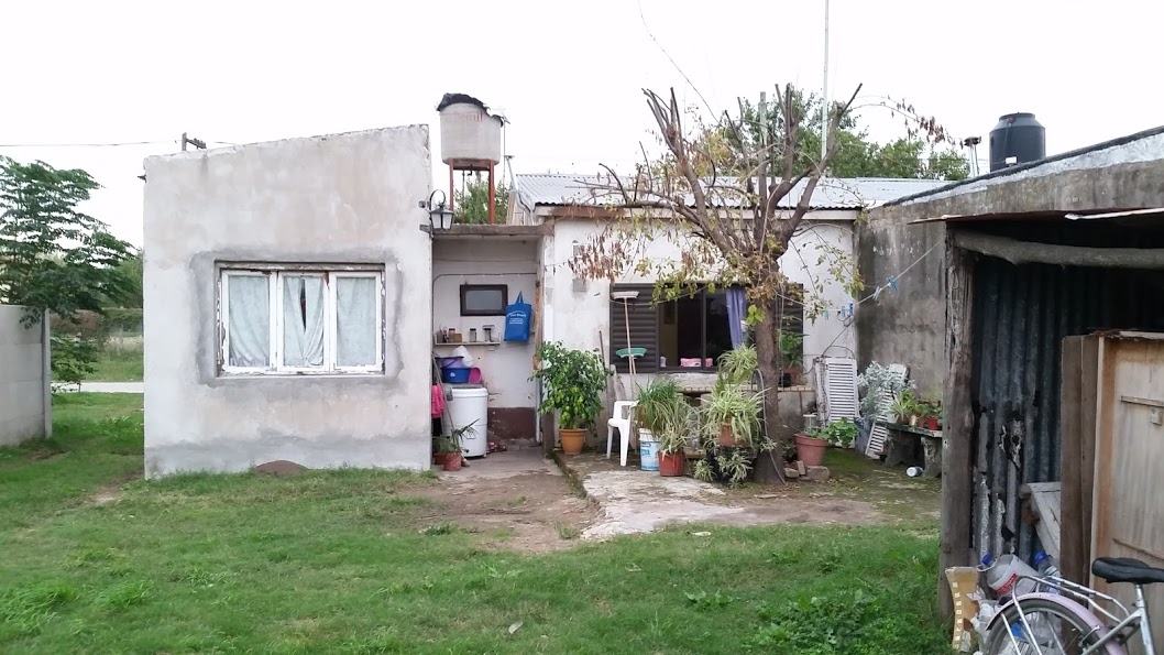 CASA EN VENTA EN BARRIO PECORELLI, SANTA FE ENTRE USUHAIA Y ACCESO ESPIL - 2