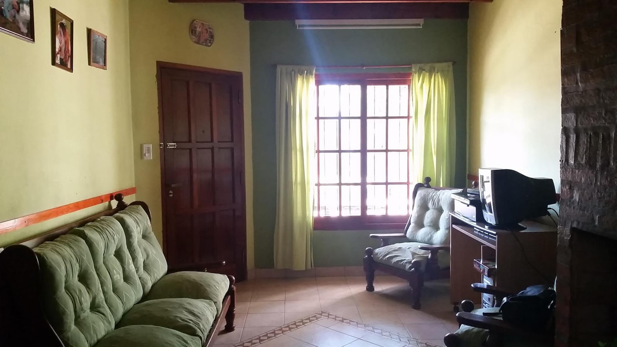 HERMOSA CASA EN VENTA DE 3 DORMITORIOS - 3