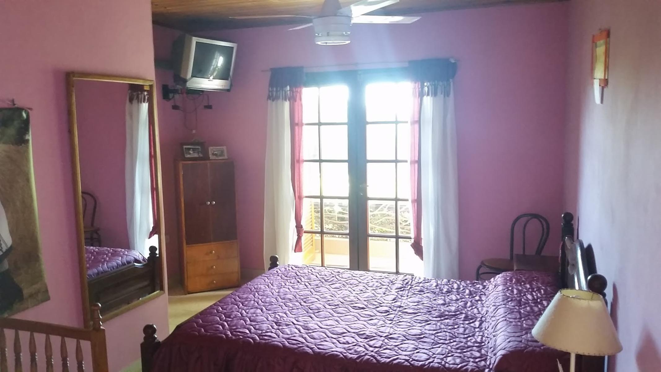 HERMOSA CASA EN VENTA DE 3 DORMITORIOS - 4