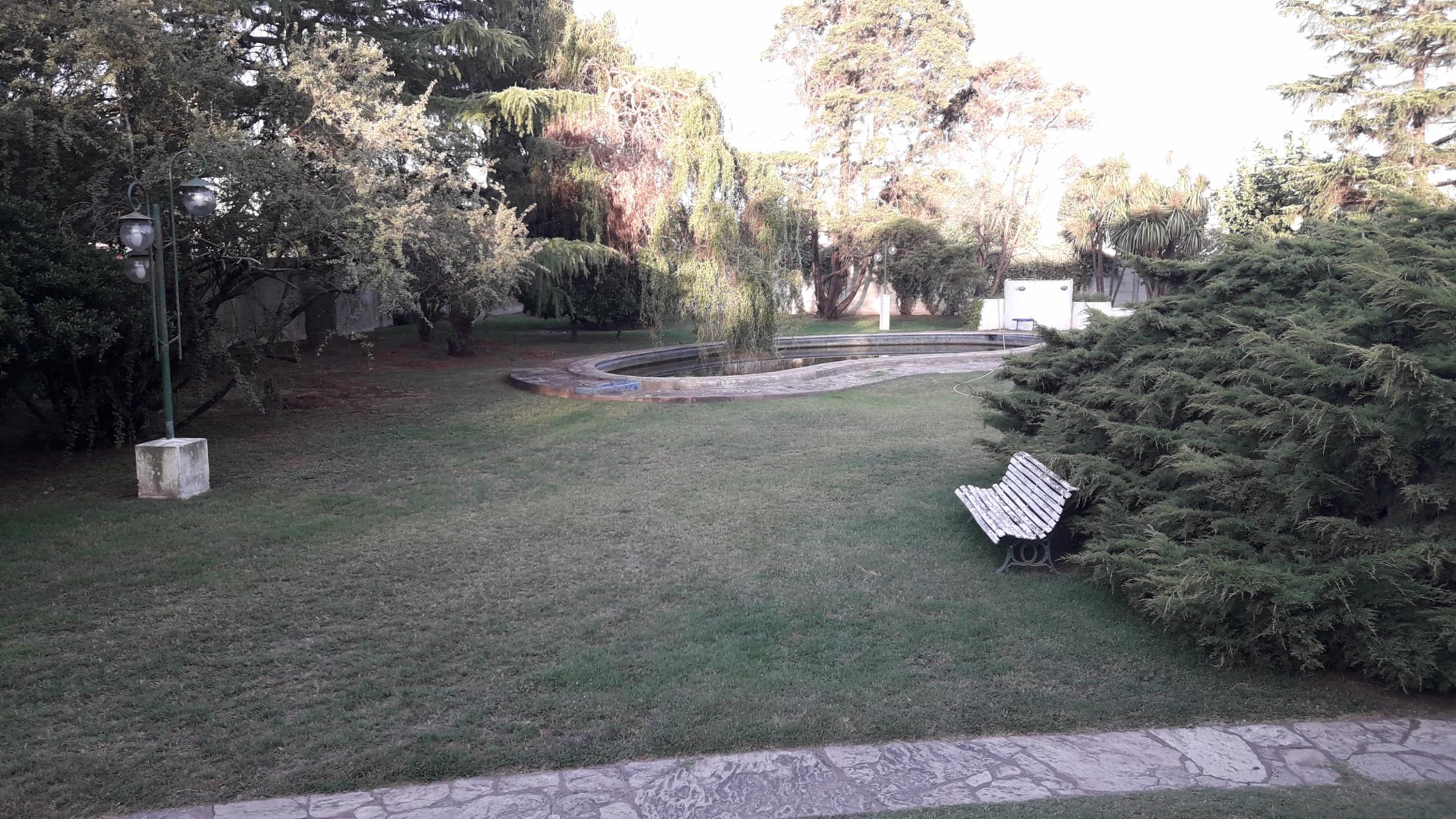 CASA QUINTA EN VENTA, GRAN PARQUE CON PILETA - 3