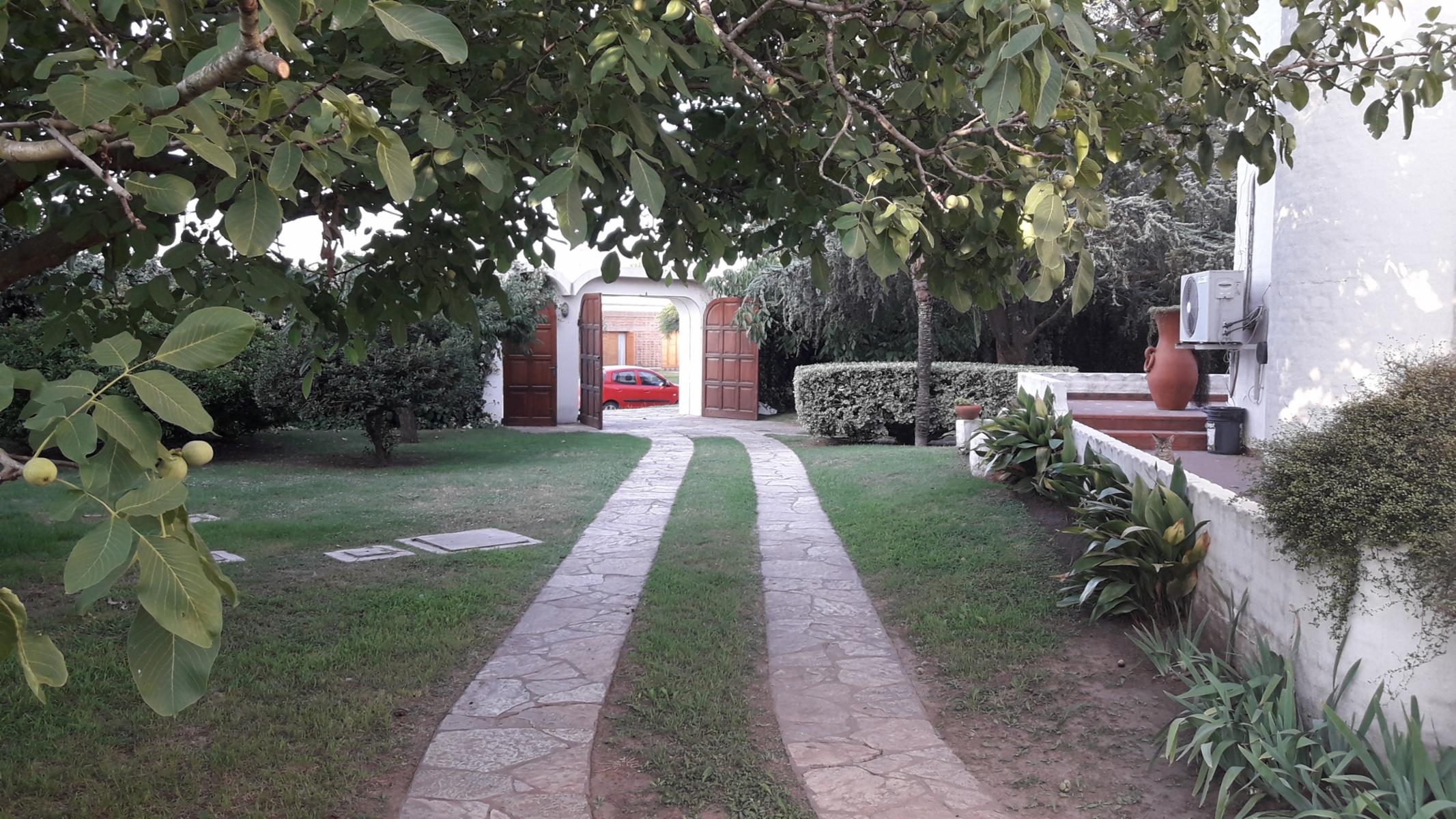 CASA QUINTA EN VENTA, GRAN PARQUE CON PILETA - 9