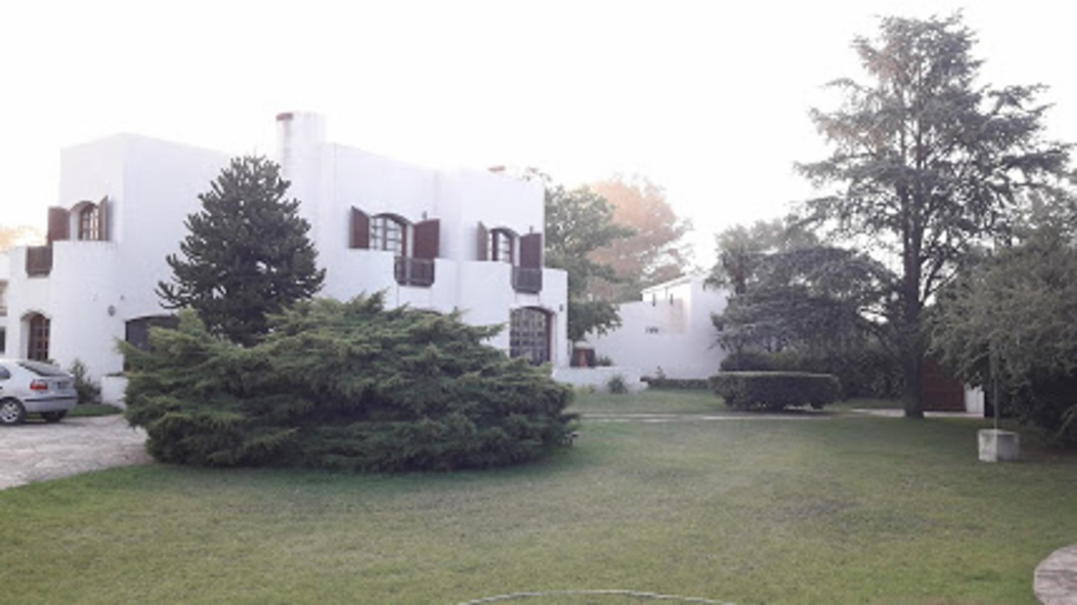 CASA QUINTA EN VENTA, GRAN PARQUE CON PILETA - 11