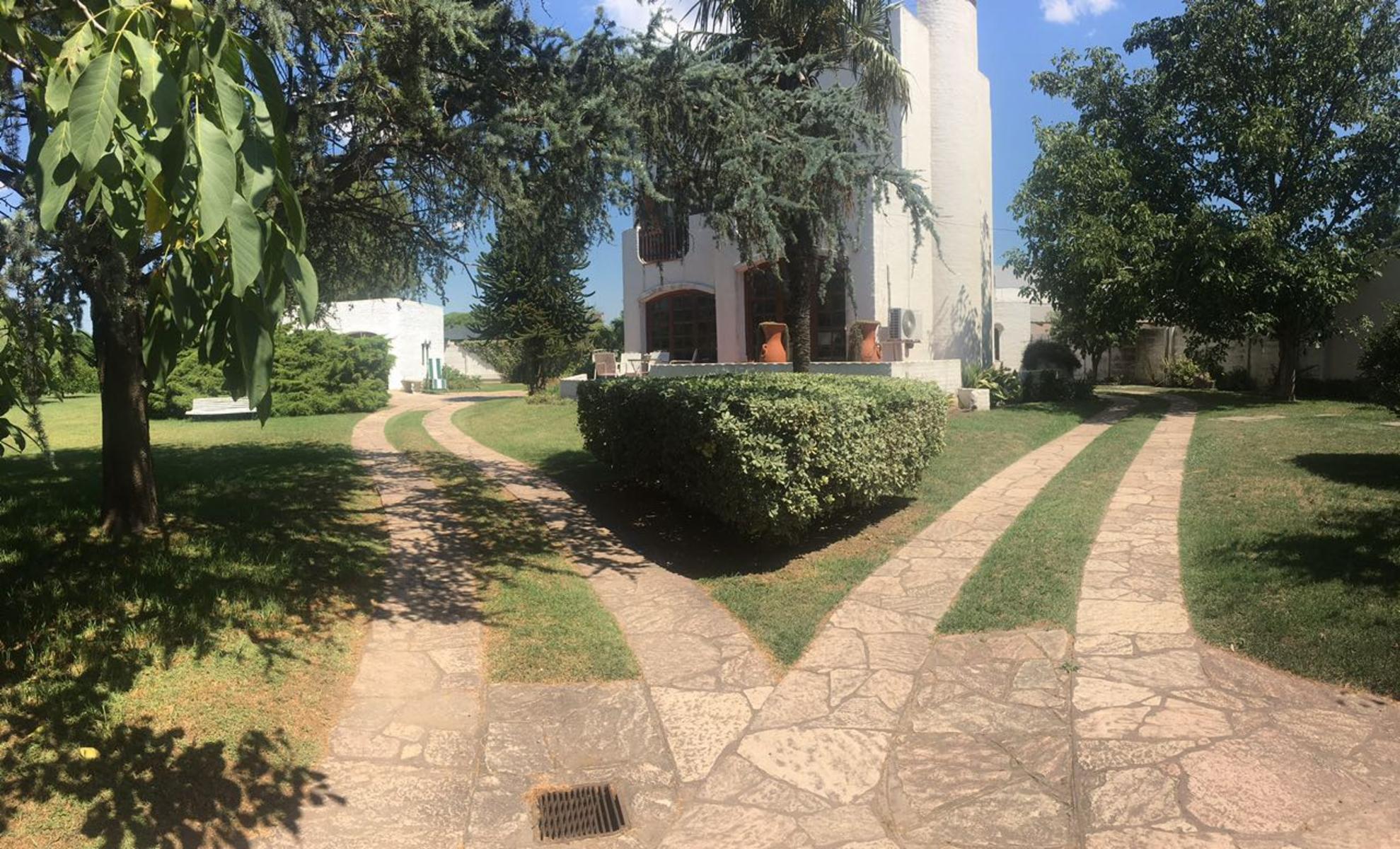 CASA QUINTA EN VENTA, GRAN PARQUE CON PILETA - 24
