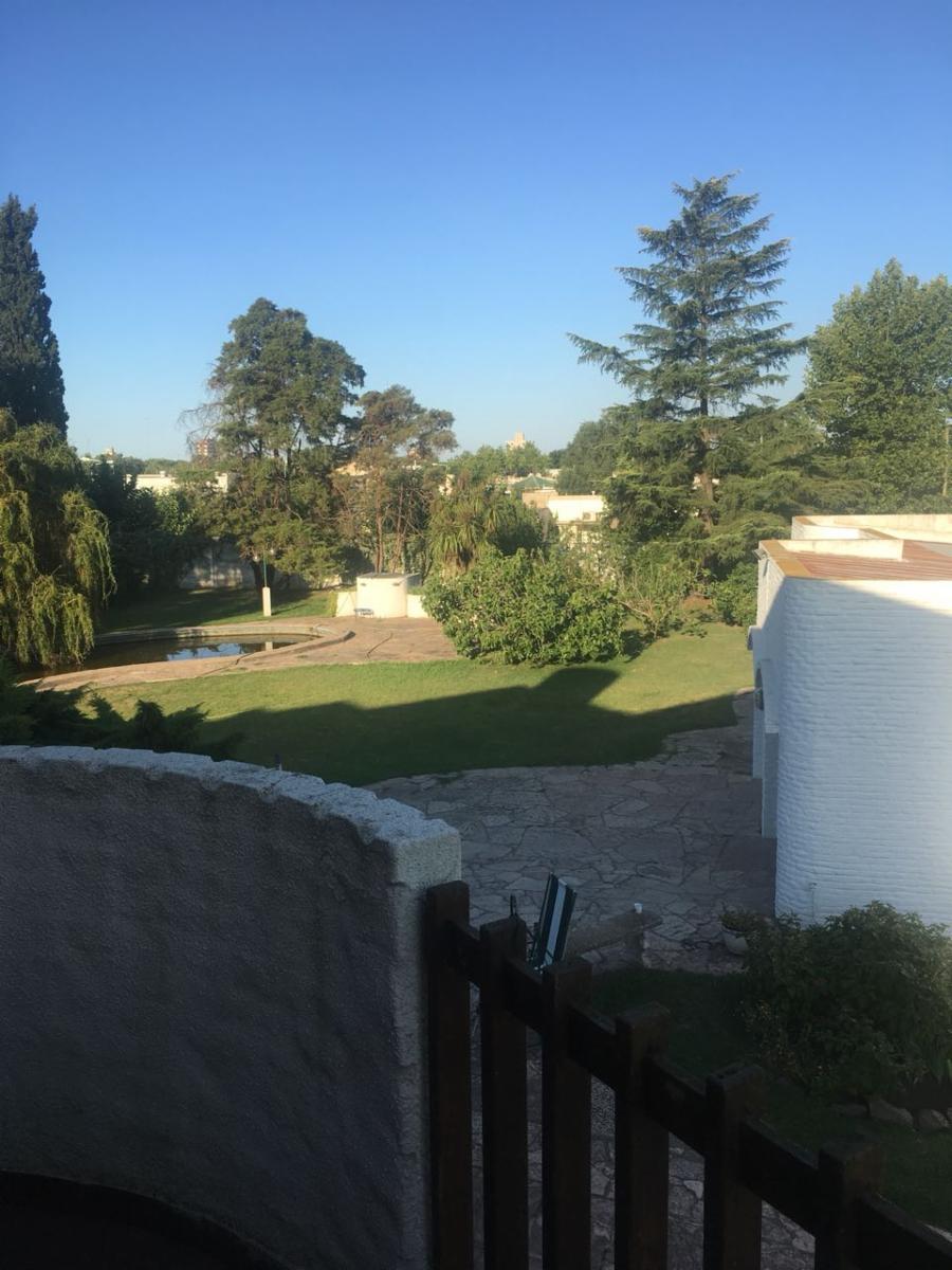 CASA QUINTA EN VENTA, GRAN PARQUE CON PILETA - 37