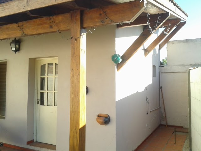 VENTA DE TERRENO CON QUINCHO, LOTE DE 10 X 33 mts. EN CARLOS CASARES - 5