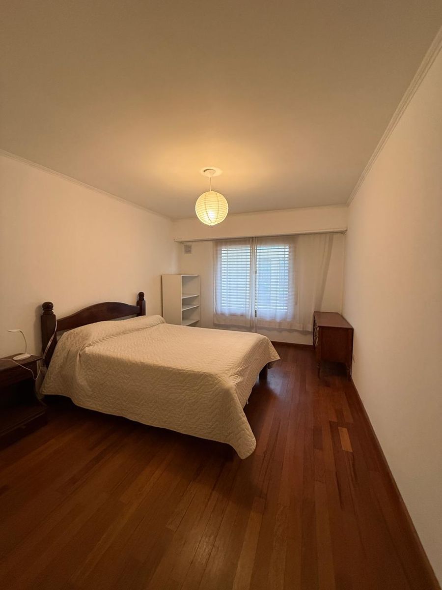 Casa de 4 dormitorios. Moderna construcción. — foto 3