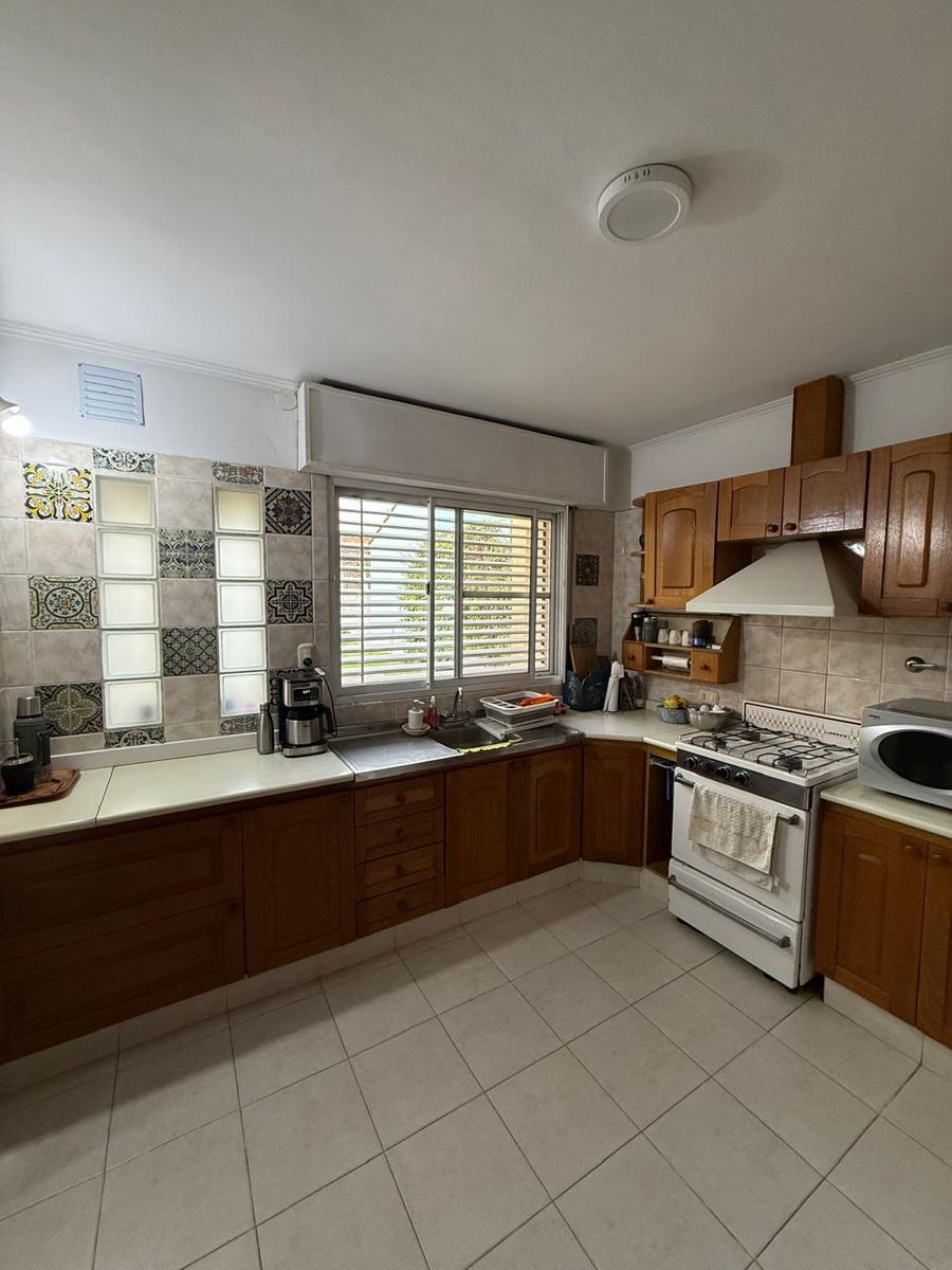 Casa de 4 dormitorios. Moderna construcción. — foto 5