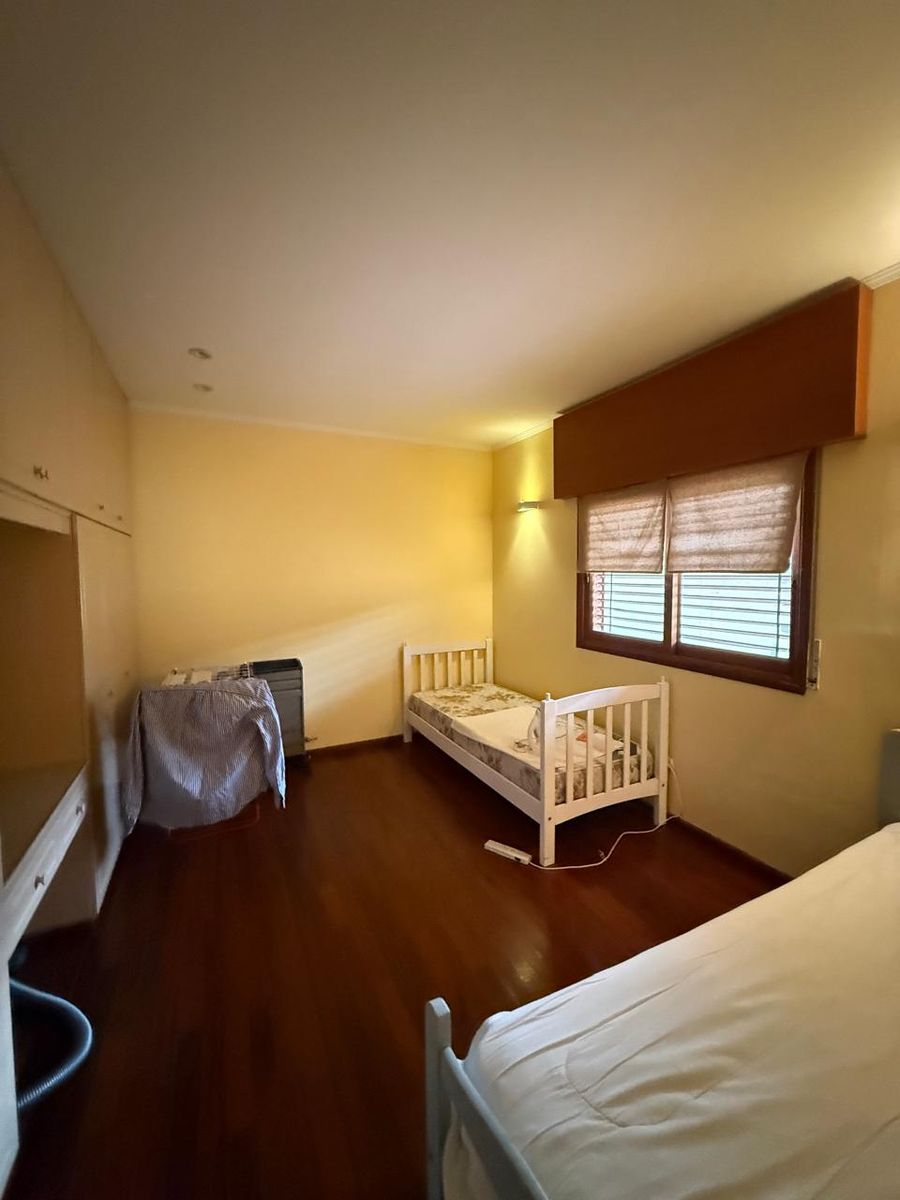 Casa de 4 dormitorios. Moderna construcción. — foto 6