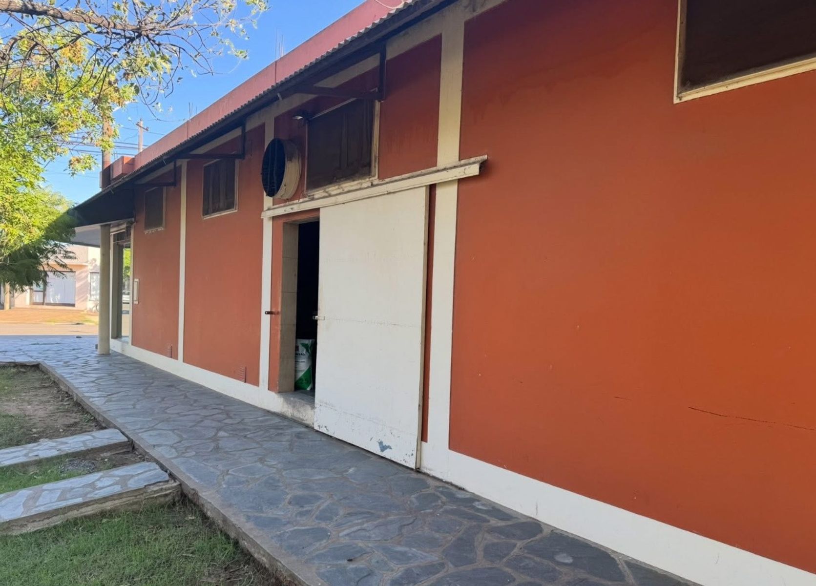 Local comercial. Excelente estado. Todos los servicios. - 3