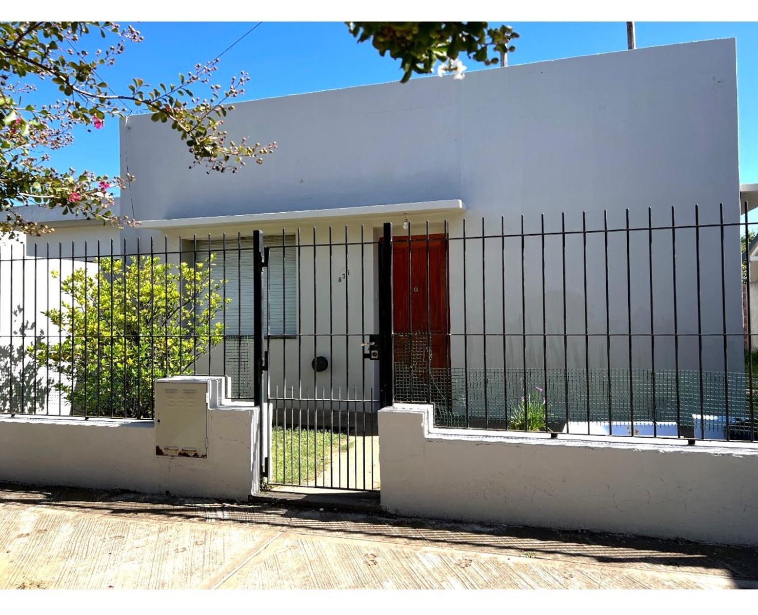 Casa de dos dormitorios. Buena ubicación. - 1