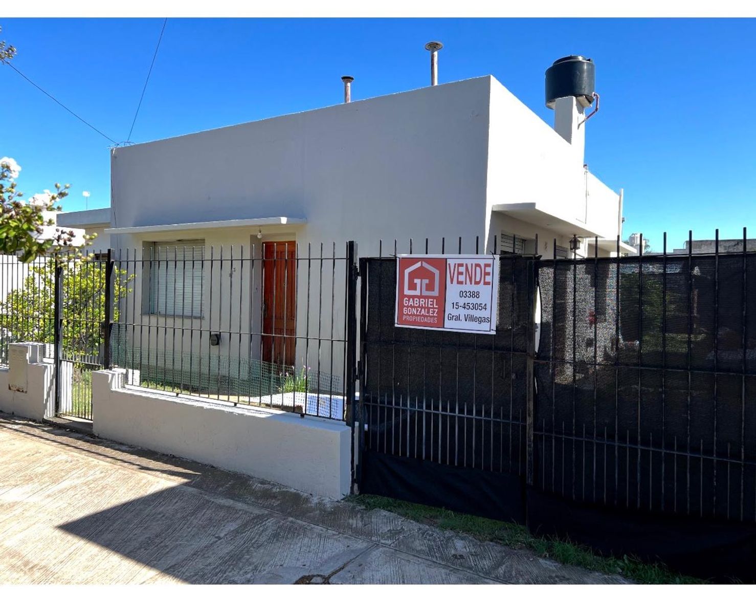 Casa de dos dormitorios. Buena ubicación. - 2
