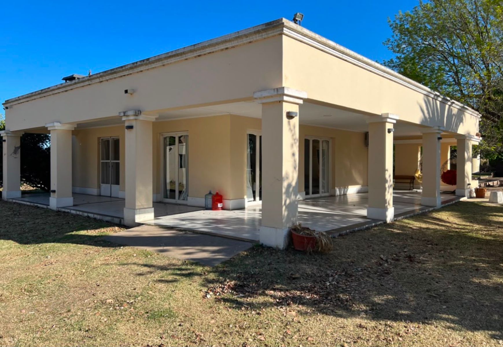 Quinta de 2has. Casa principal. Quincho. Excelente parquización. - 7