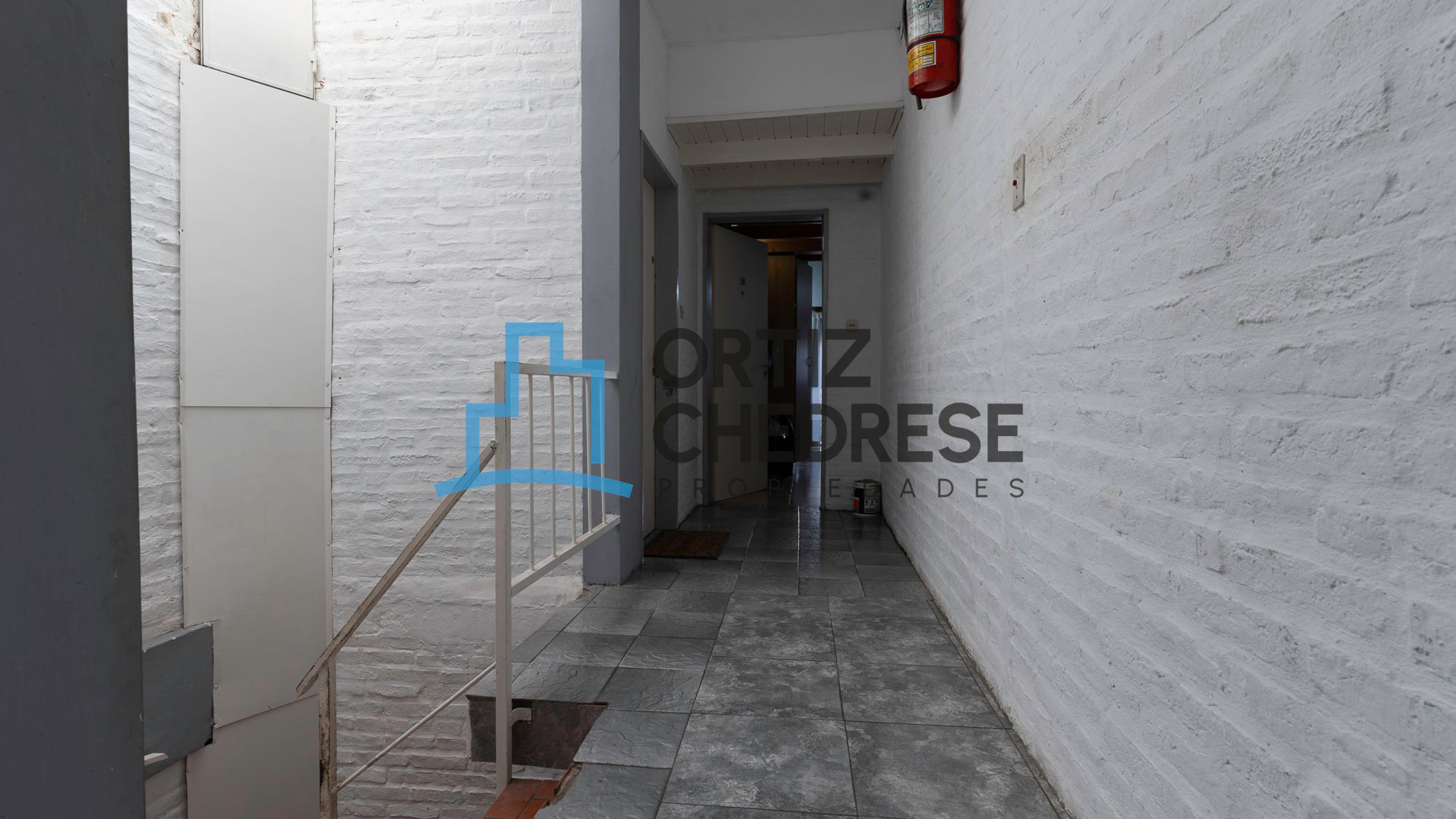 R. de Escalada 7000 - Departamento de 4 ambientes Amplio 2do piso por escalera - Martin Coronado - 21