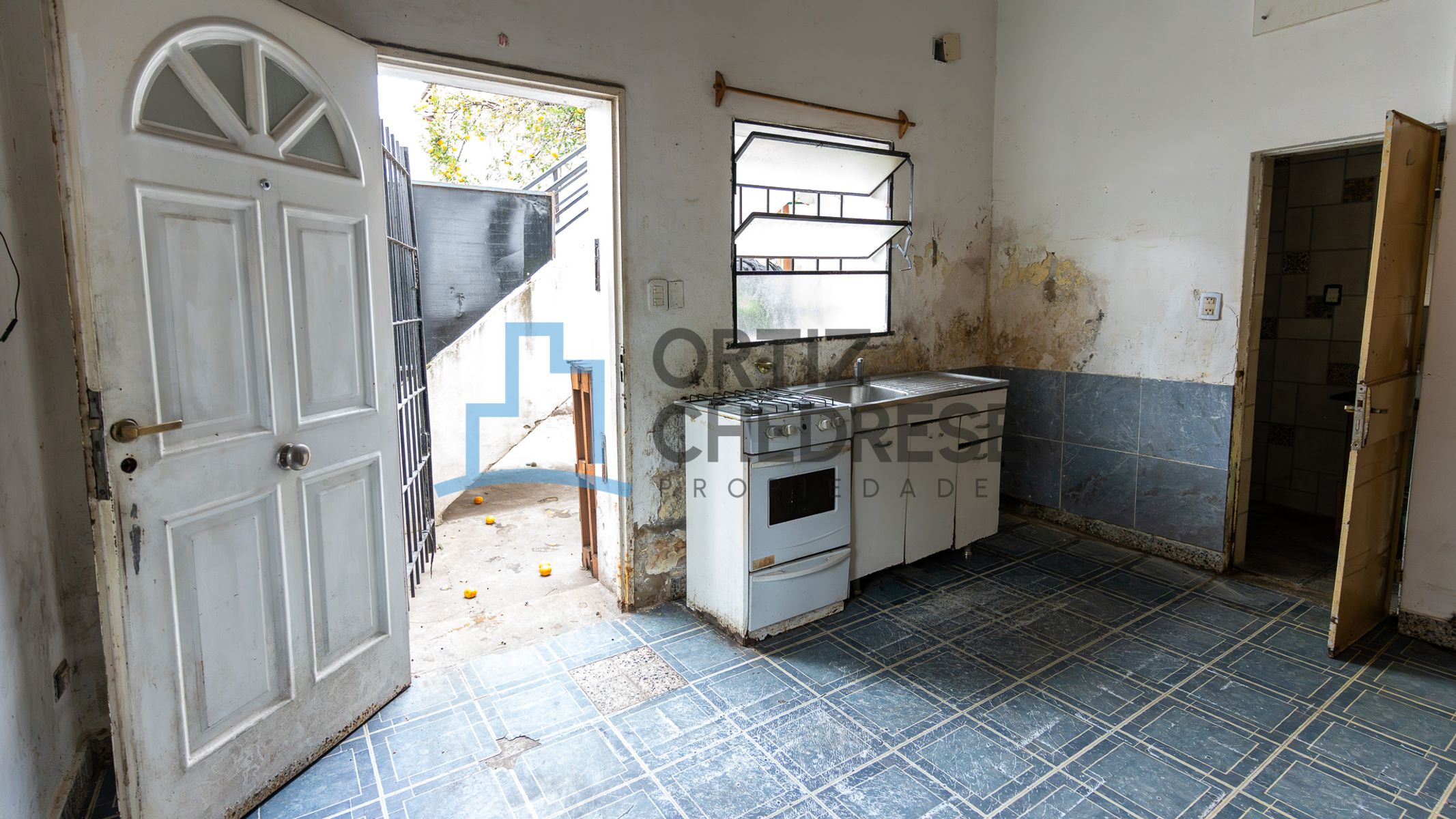 Guillermo White 5000 - PH en Planta Baja a remodelar con patio y garage - Munro - 5