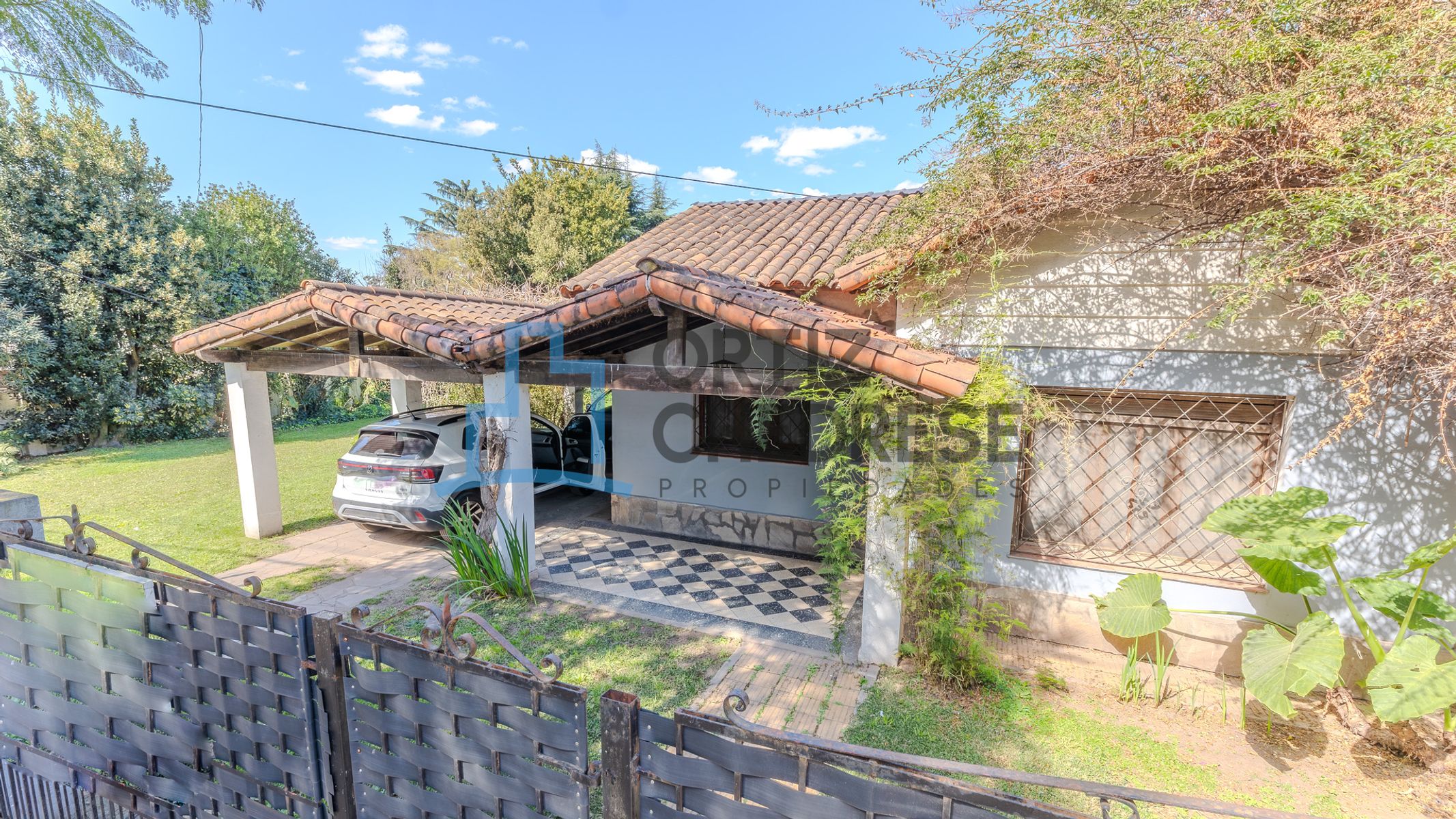 Comodoro Rivadavia 100 - Casa de 5 ambientes doble lote con pileta - Los Polvorines — foto 2