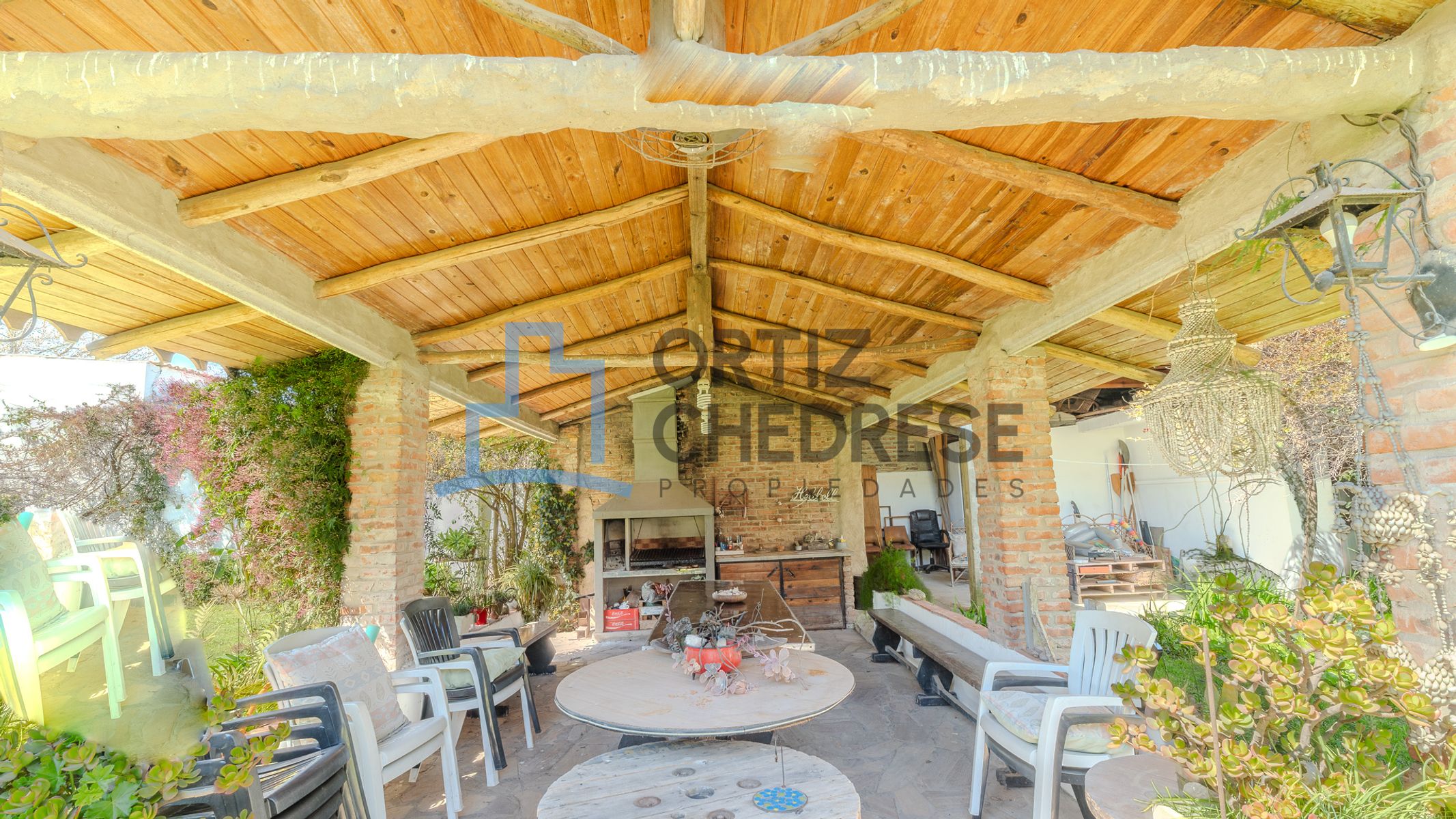 Comodoro Rivadavia 100 - Casa de 5 ambientes doble lote con pileta - Los Polvorines — foto 8