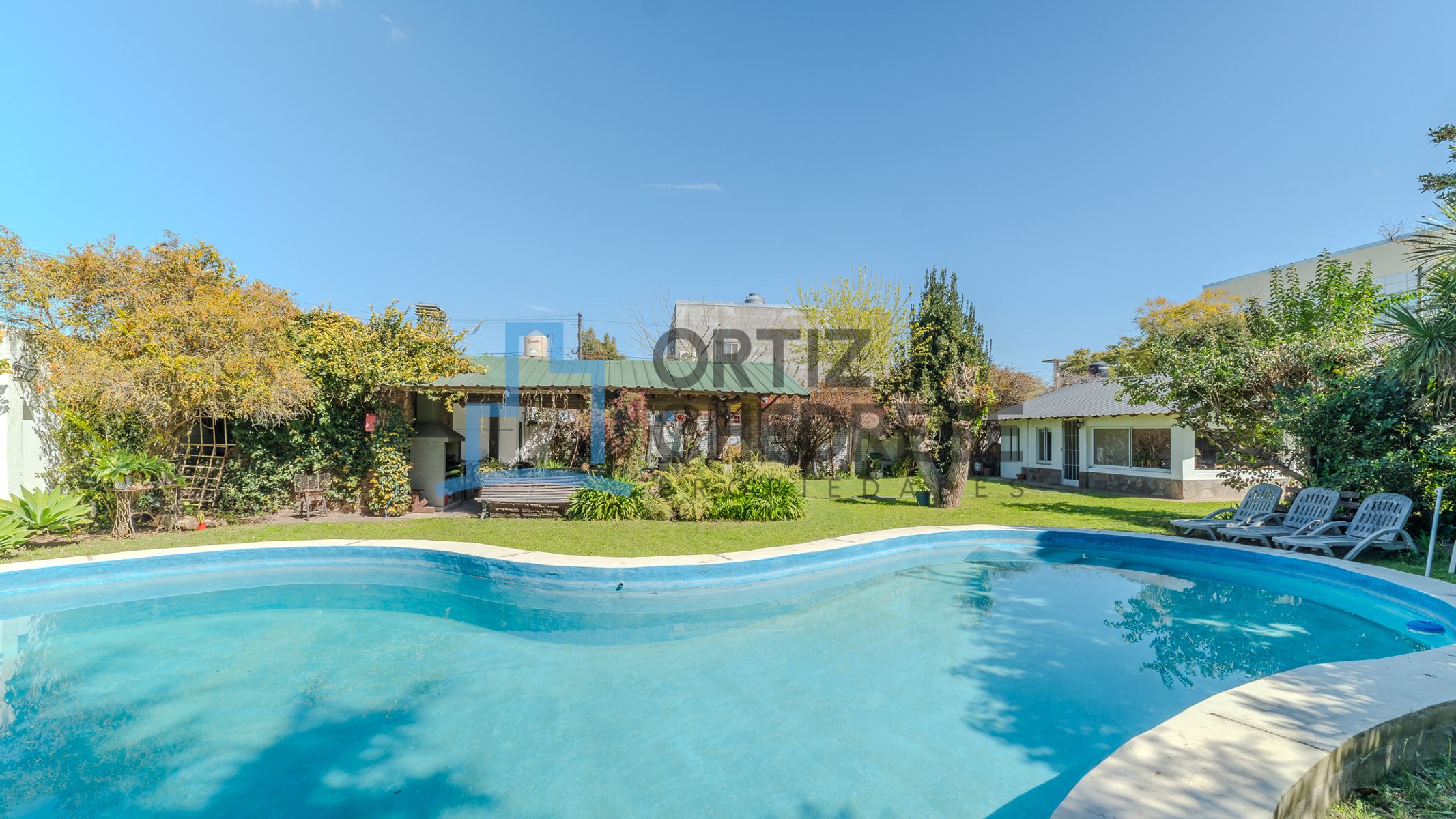 Comodoro Rivadavia 100 - Casa de 5 ambientes doble lote con pileta - Los Polvorines — foto 14