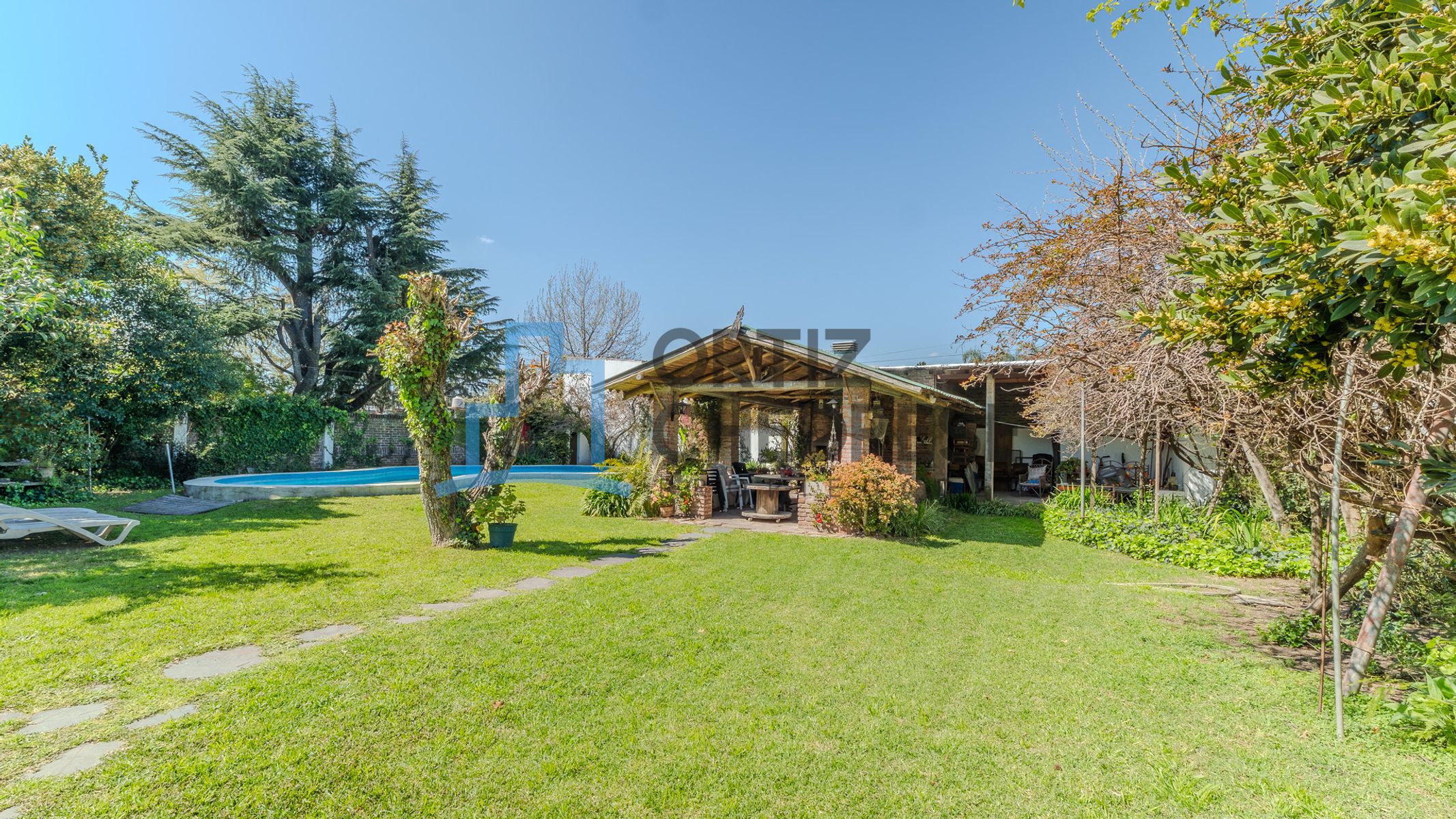 Comodoro Rivadavia 100 - Casa de 5 ambientes doble lote con pileta - Los Polvorines - 16