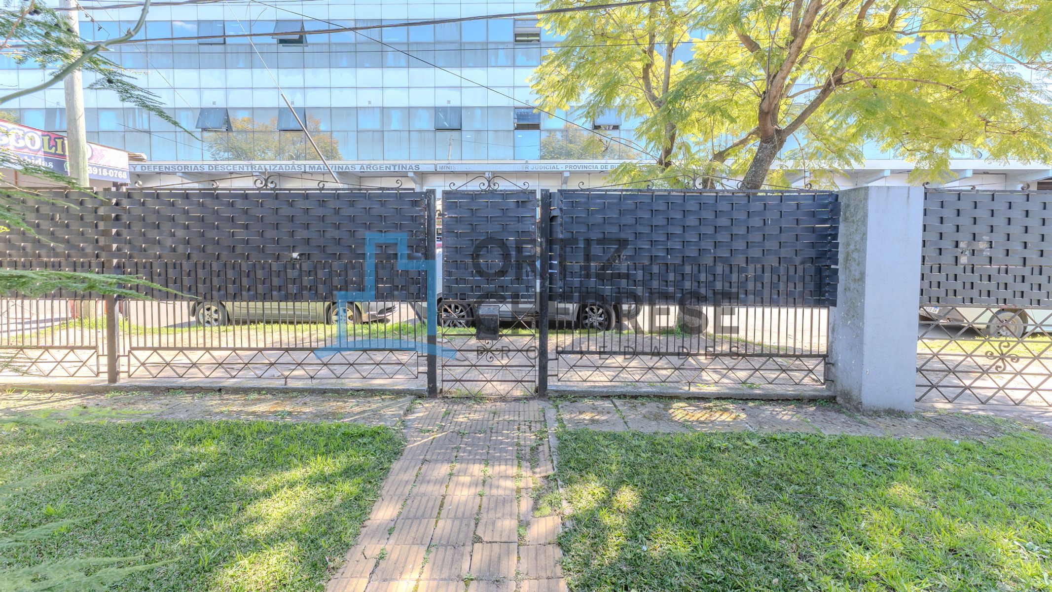 Comodoro Rivadavia 100 - Casa de 5 ambientes doble lote con pileta - Los Polvorines - 23