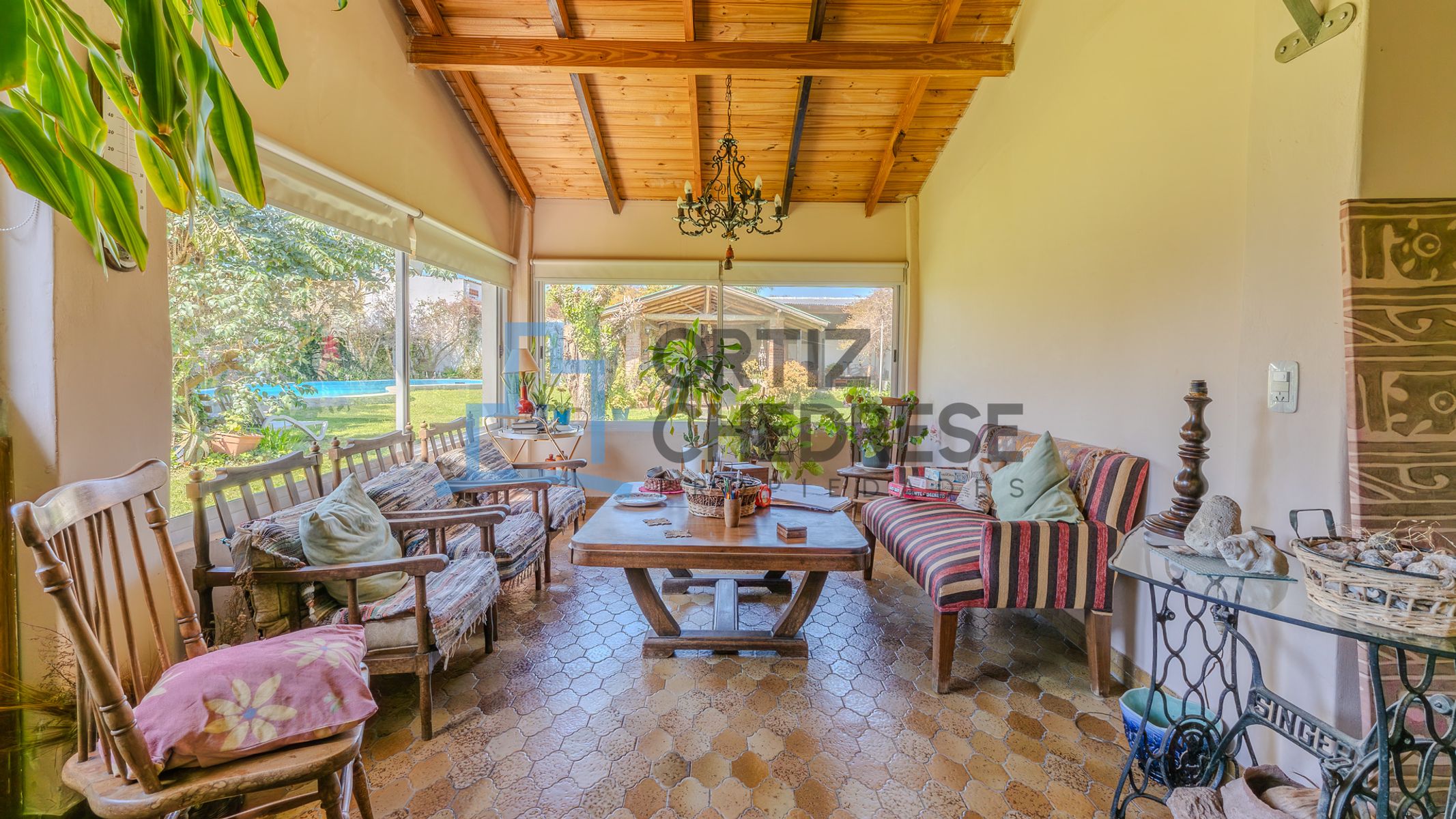Comodoro Rivadavia 100 - Casa de 5 ambientes doble lote con pileta - Los Polvorines - 38