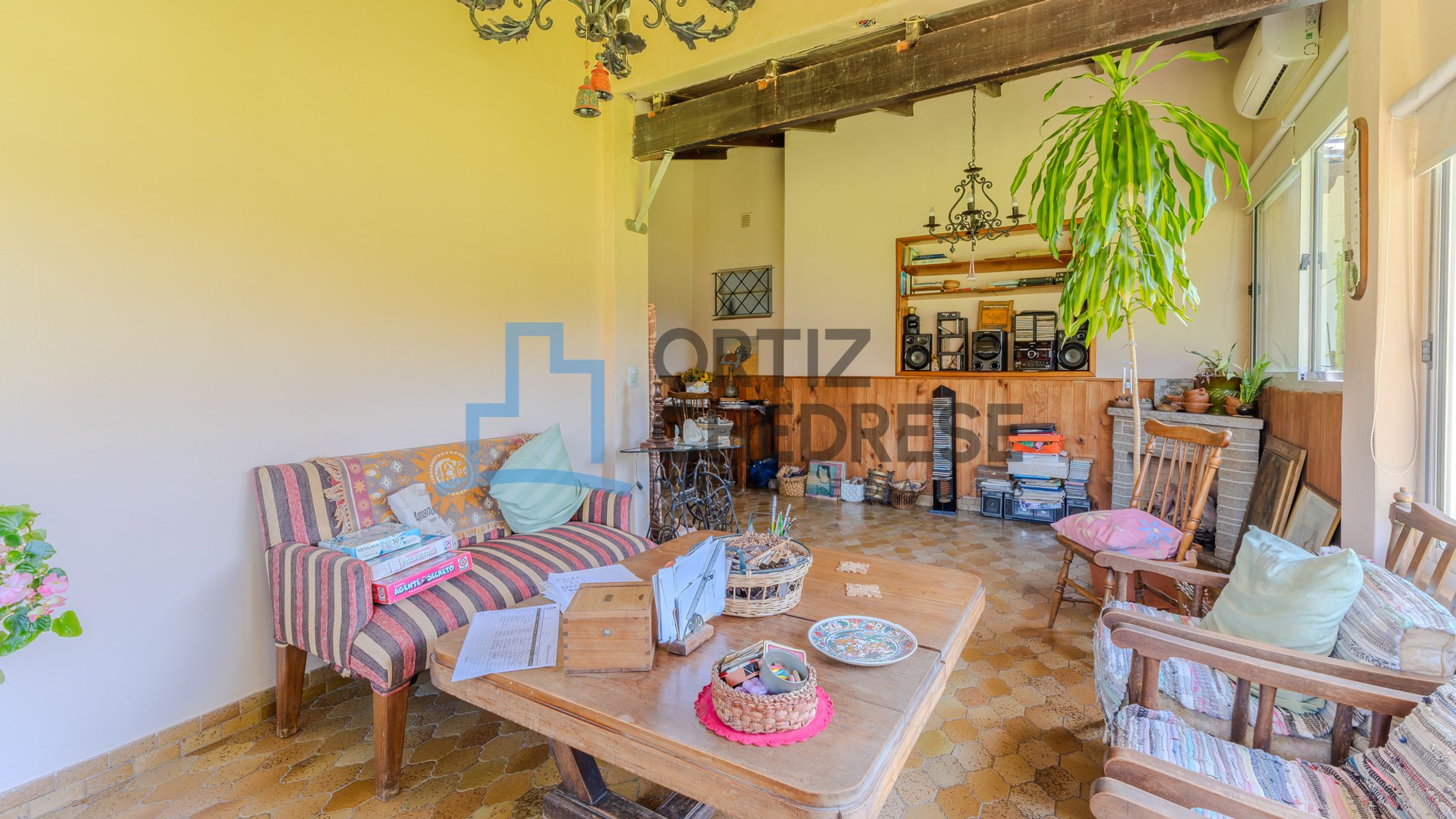 Comodoro Rivadavia 100 - Casa de 5 ambientes doble lote con pileta - Los Polvorines - 41