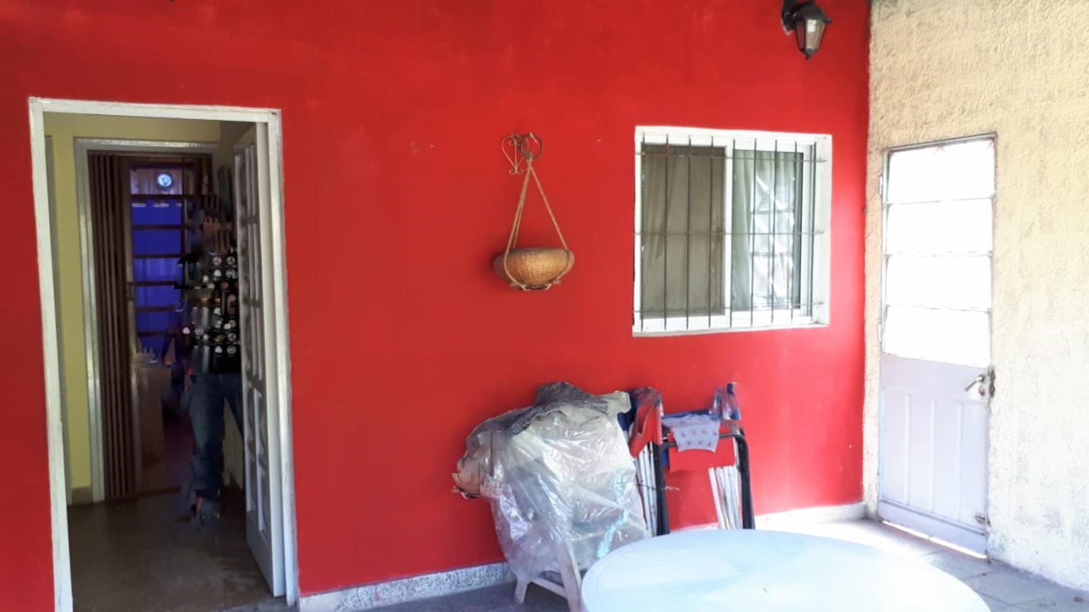 Casa 4 Amb. con Patio y Garaje - EXCELENTE - (PH) — foto 4