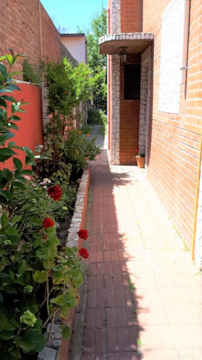Casa 4 Amb. con Patio y Garaje - EXCELENTE - (PH) — foto 8