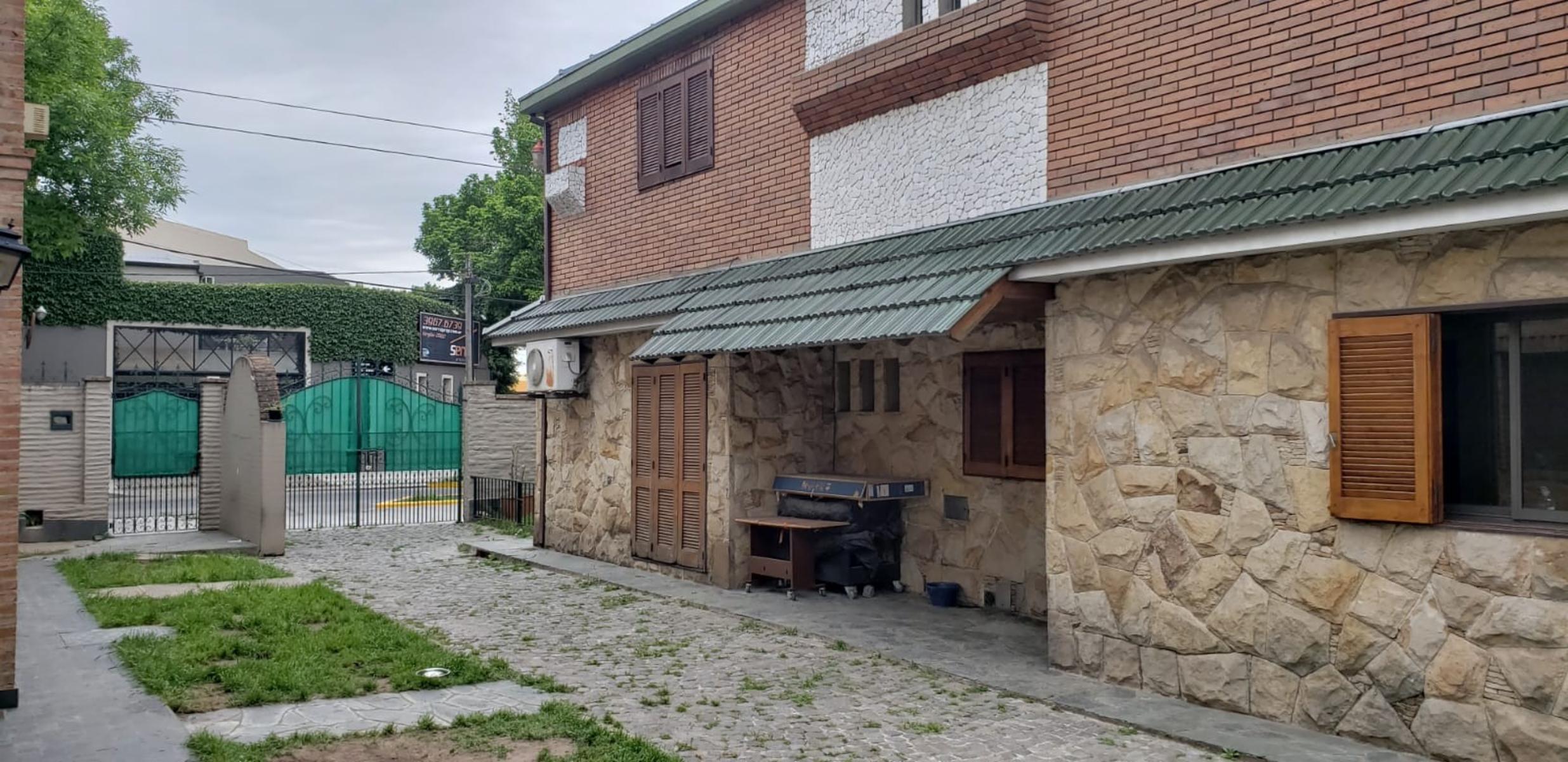2 Propiedades unidas con Lotes de 12,07 x 24,05 y 9,02 x 24,06. Ideal Uso Comercial y Vivienda - 1