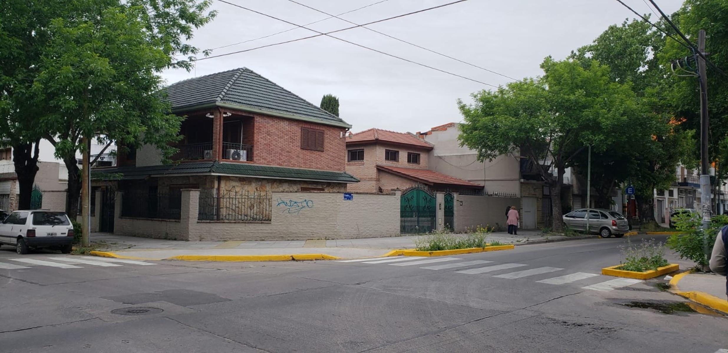 2 Propiedades unidas con Lotes de 12,07 x 24,05 y 9,02 x 24,06. Ideal Uso Comercial y Vivienda - 10