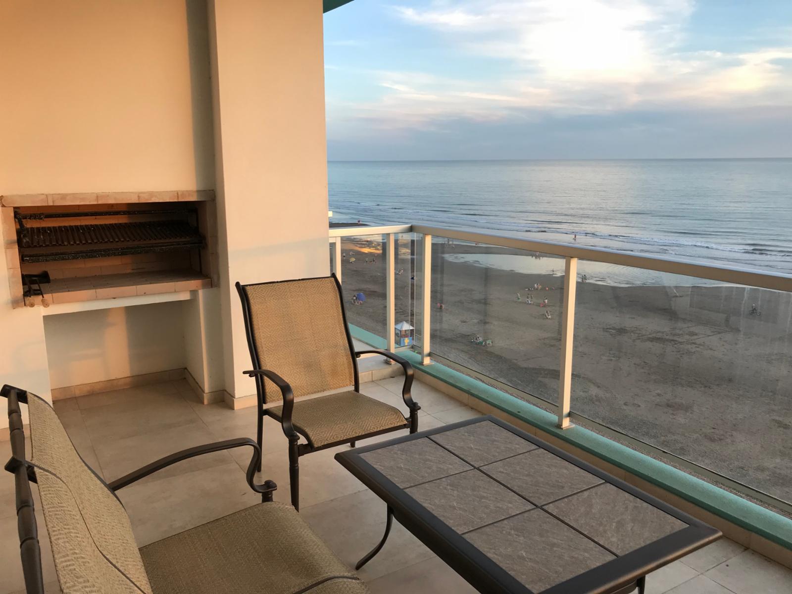 EXCELENTE SEMI-PISO FRENTE AL MAR