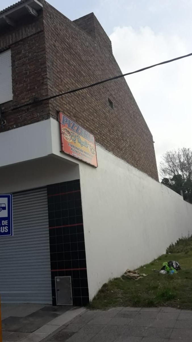 EXCELENTE LOCAL COMERCIAL + CASA A LA VENTA - 2
