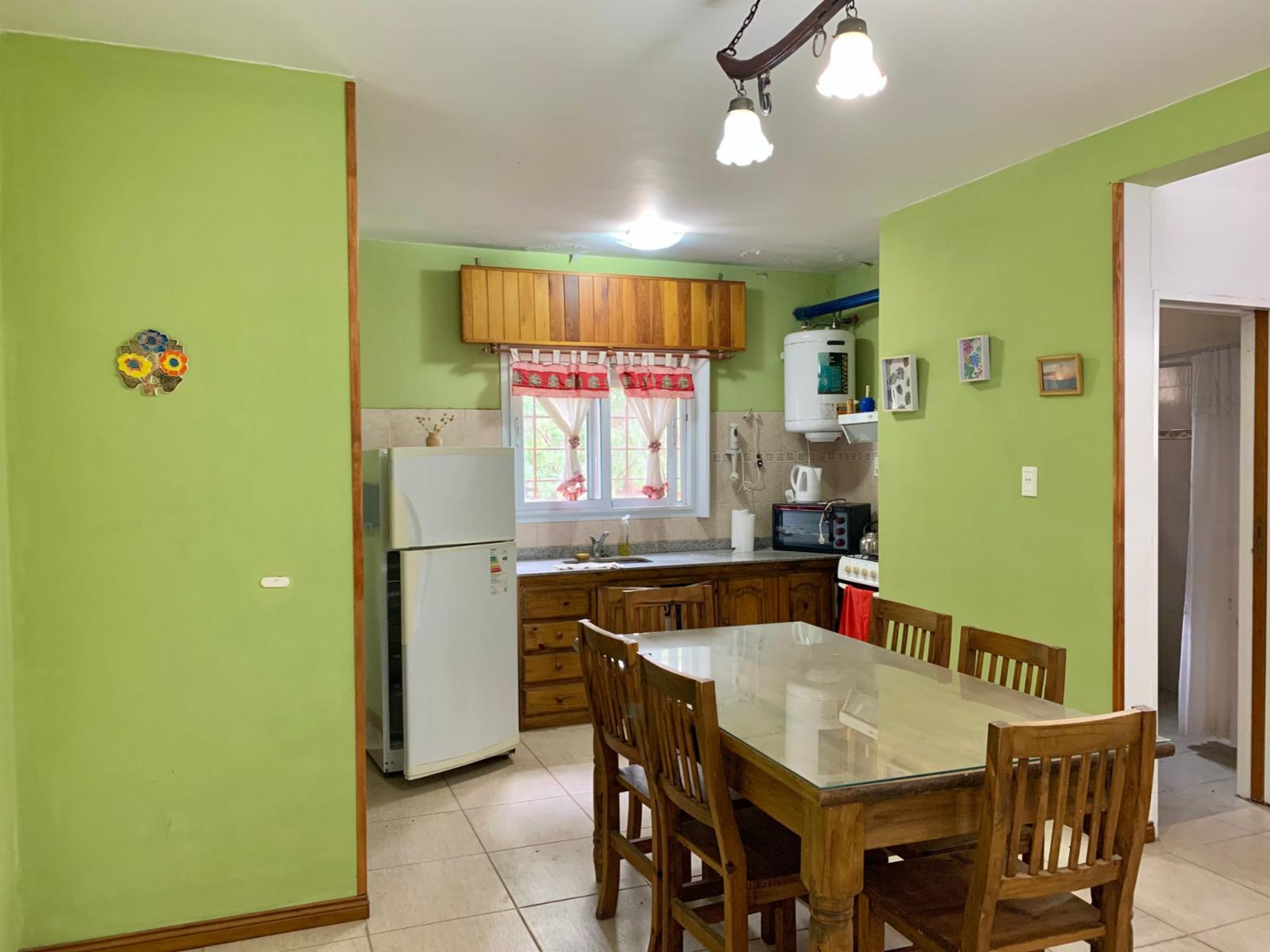 CASA 2 DORMITORIOS EN HERMOSA ESQUINA, SAUCE GRANDE — foto 4