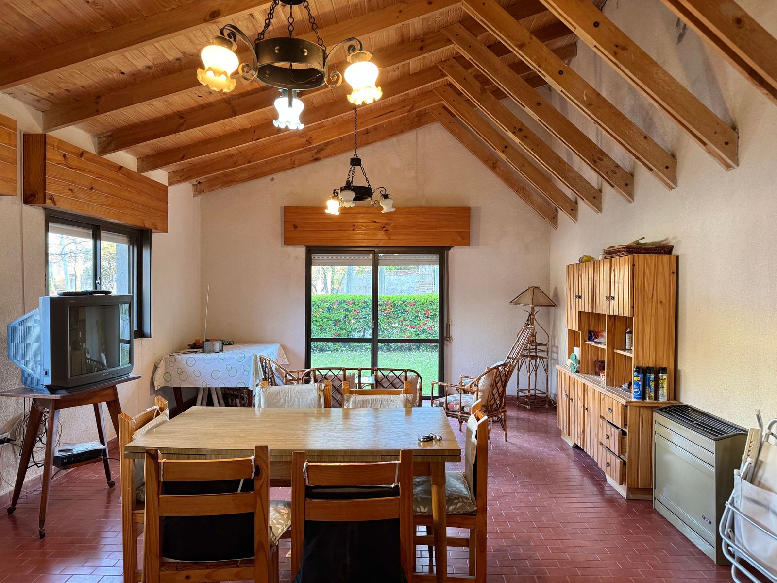 CASA 3 DORMITORIOS, PATIO Y PARRILLA -A REFACCIONAR — foto 2