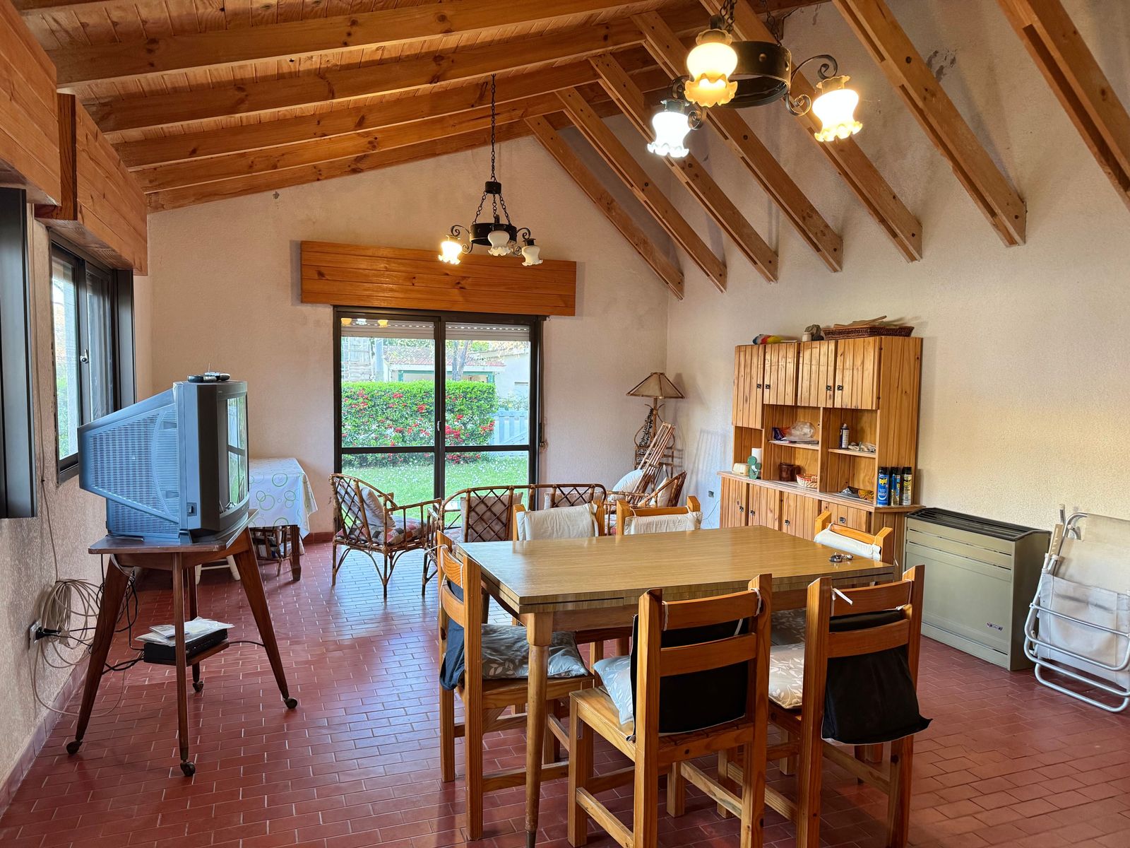CASA 3 DORMITORIOS, PATIO Y PARRILLA -A REFACCIONAR — foto 3