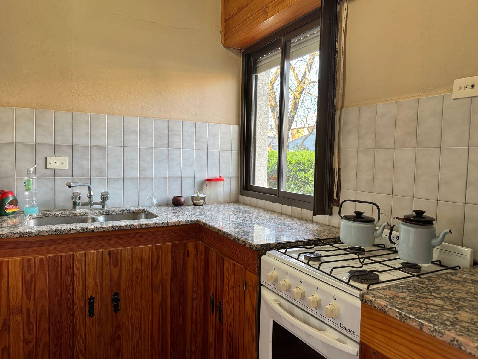 CASA 3 DORMITORIOS, PATIO Y PARRILLA -A REFACCIONAR — foto 7