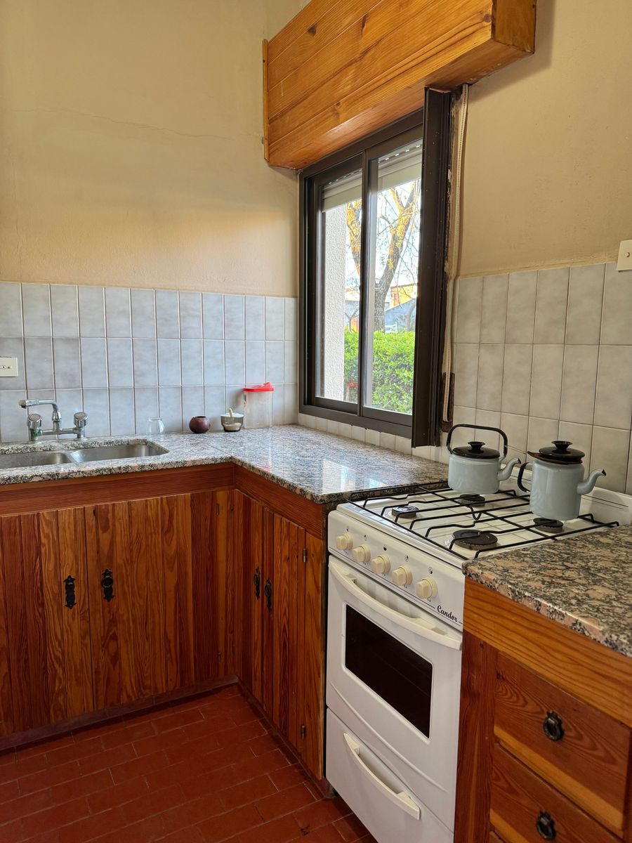 CASA 3 DORMITORIOS, PATIO Y PARRILLA -A REFACCIONAR — foto 8