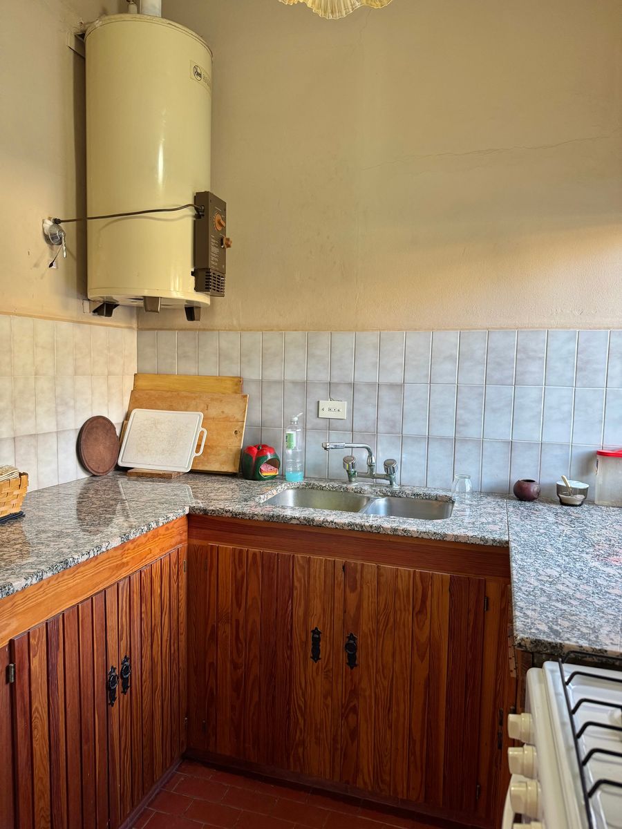 CASA 3 DORMITORIOS, PATIO Y PARRILLA -A REFACCIONAR — foto 9