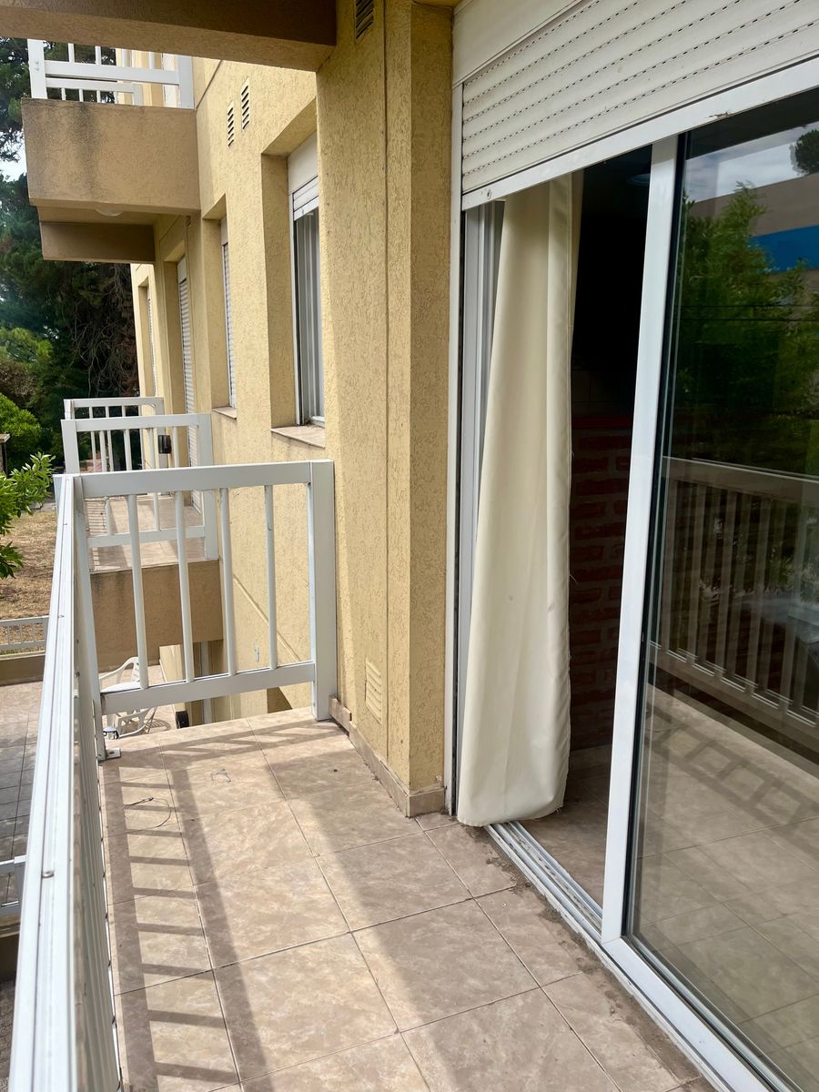 DEPTO 1 DORMITORIO CON COCHERA EXCELENTE UBICACIÓN — foto 5