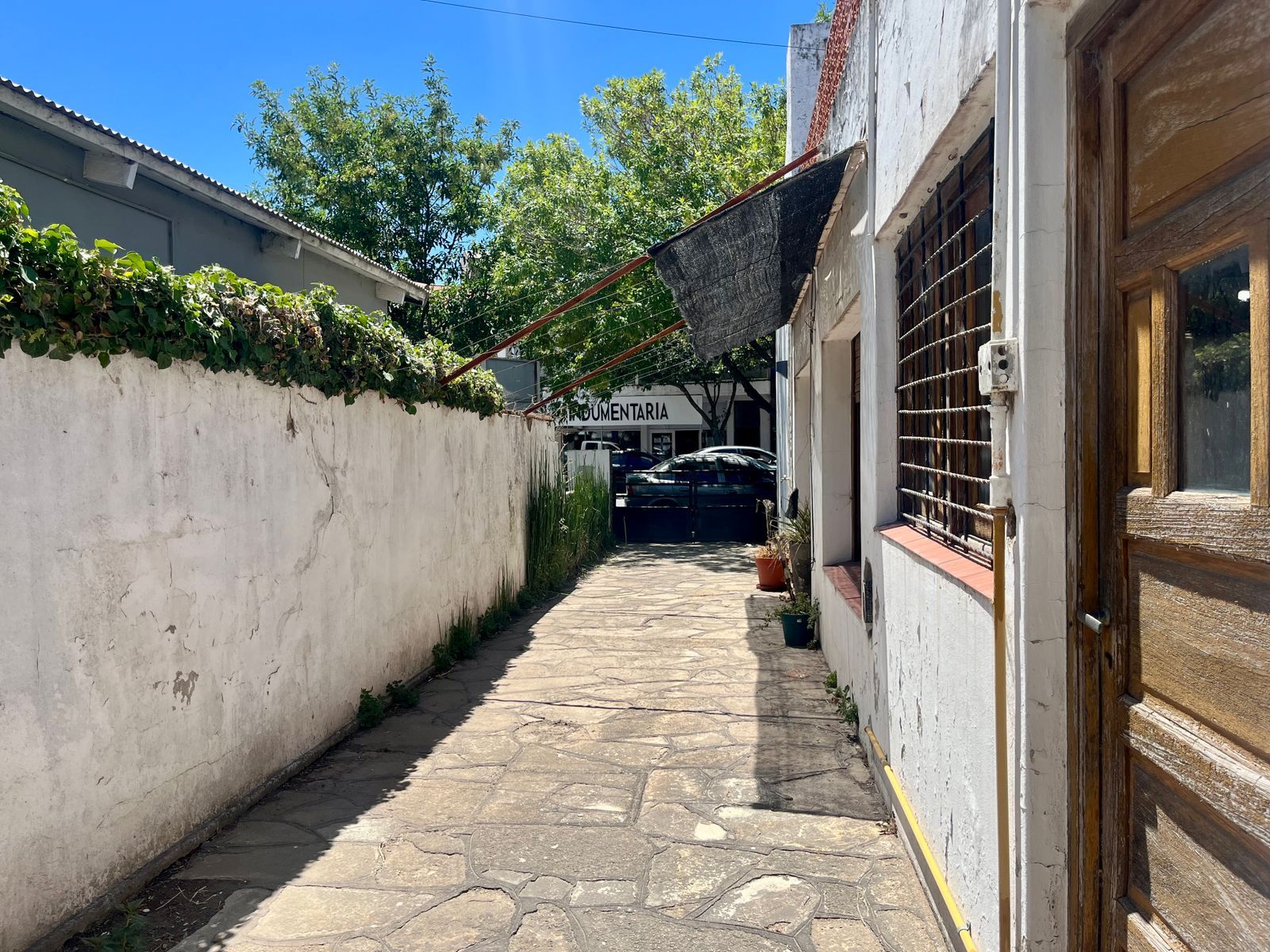 CASA CON GARAJE EN EXCELENTE UBICACIÓN — foto 4