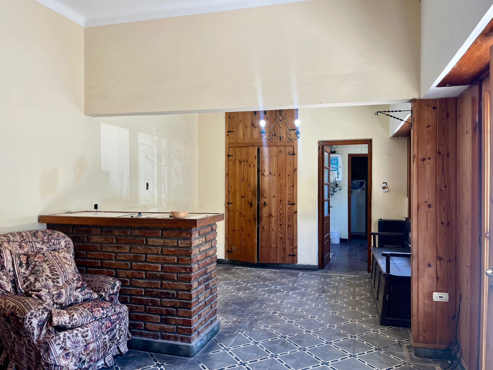 CASA CON GARAJE EN EXCELENTE UBICACIÓN — foto 5